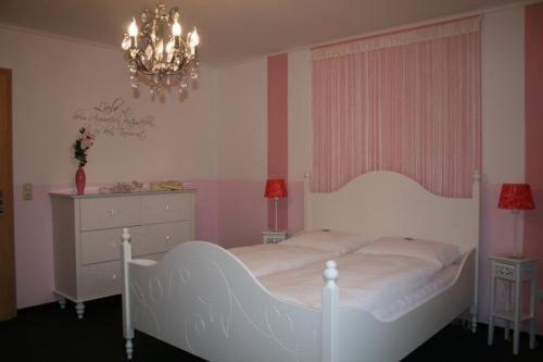 Theme Double Room - Photo 11