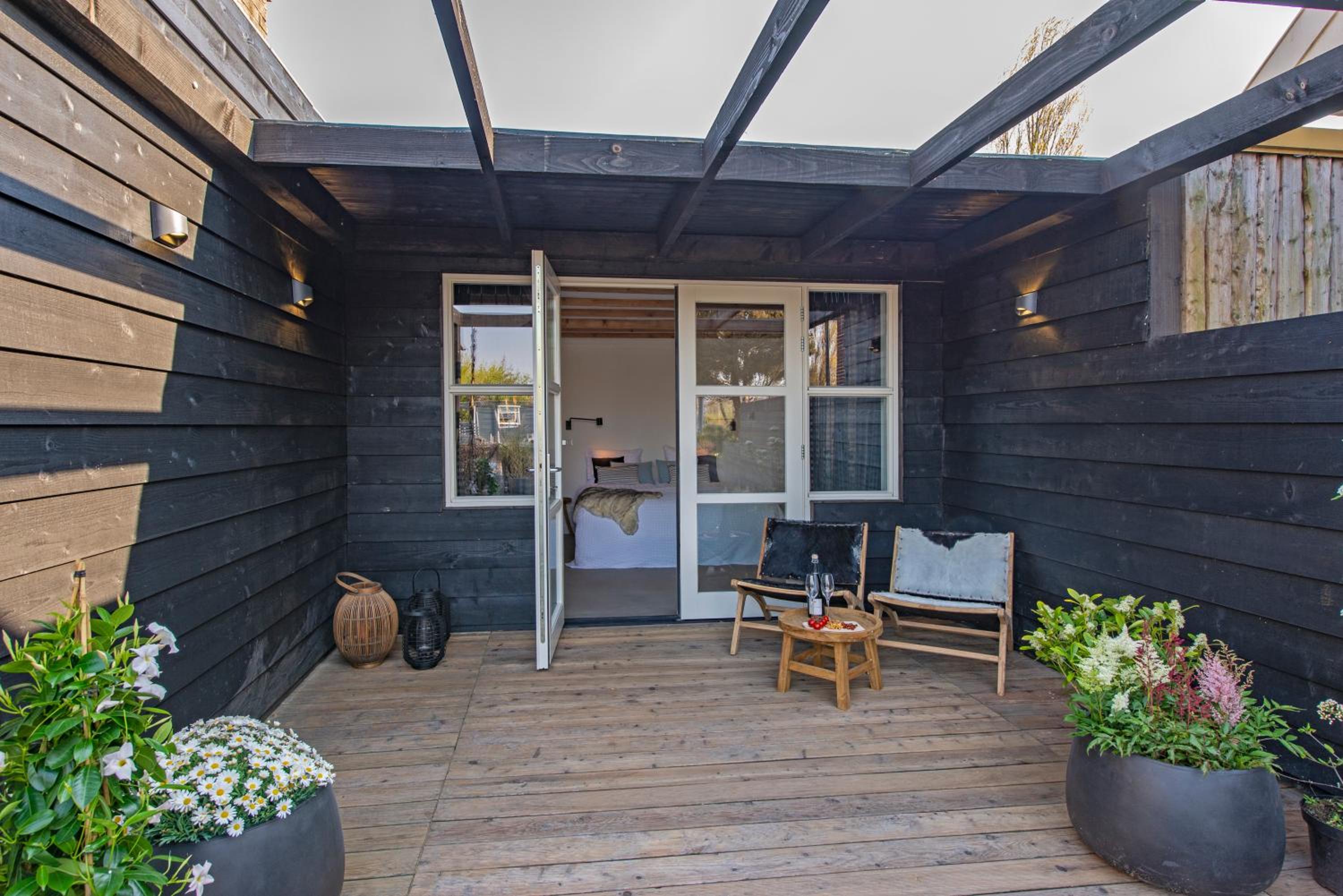 One-Bedroom Apartment photo 2