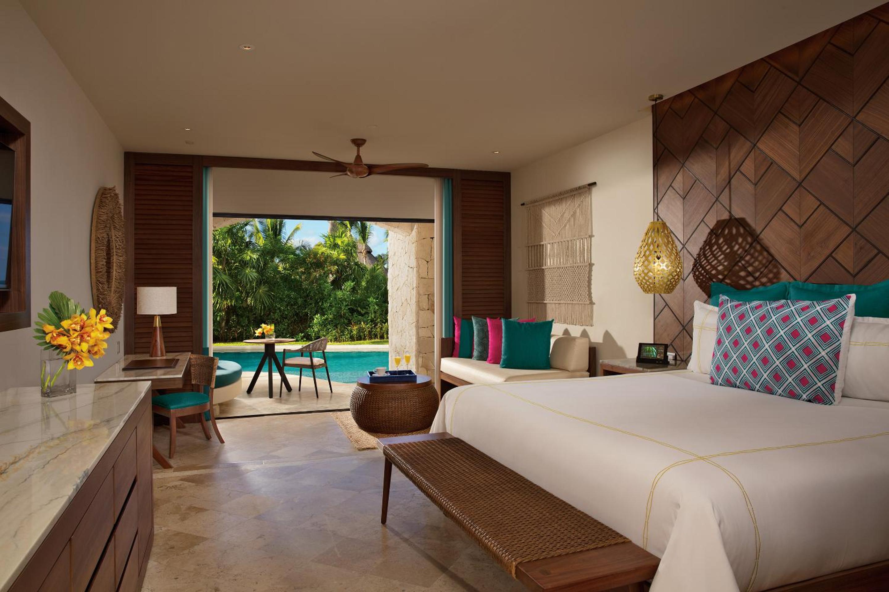 Preferred Club Junior Suite Swimout King