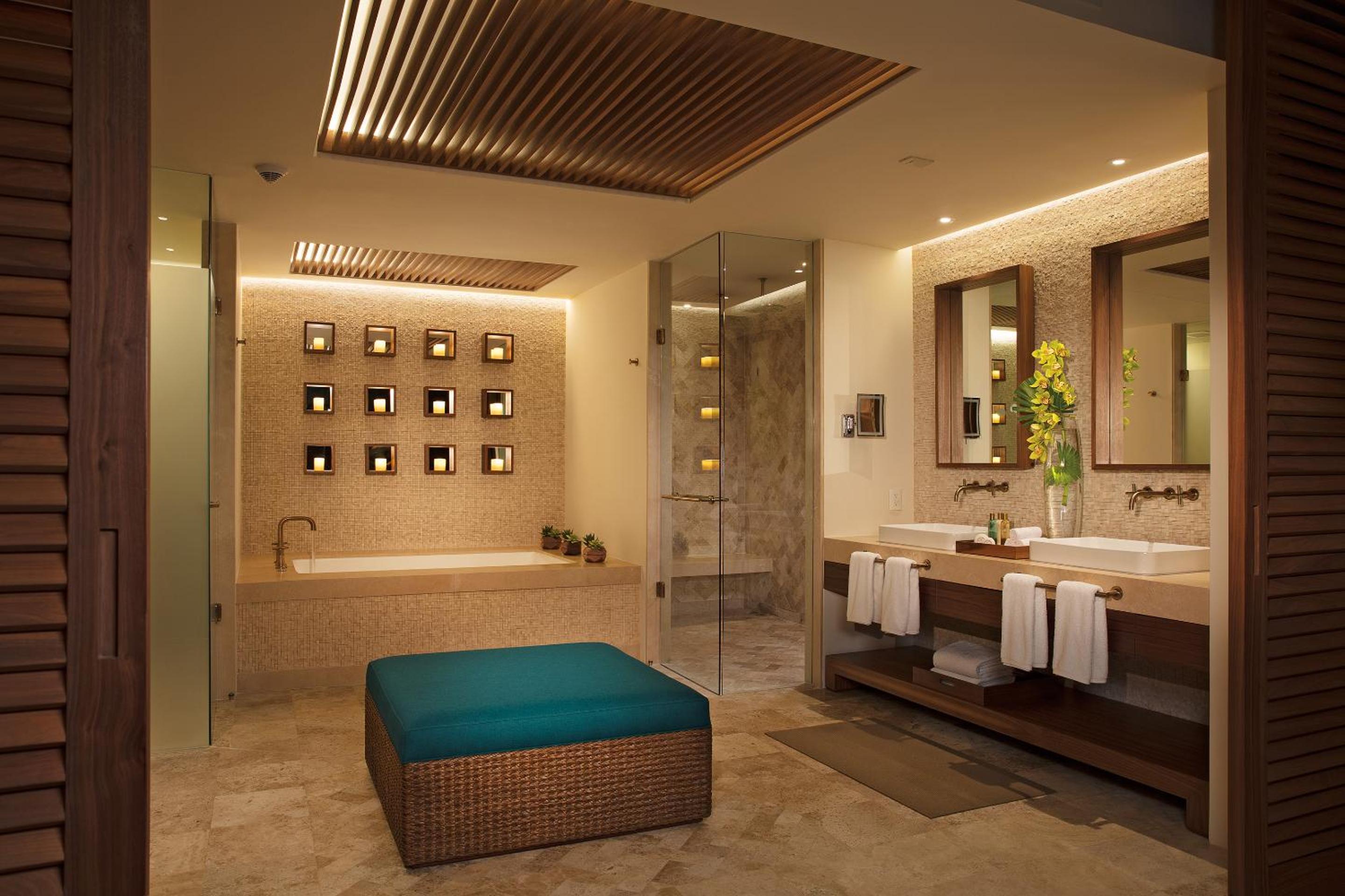 Preferred Club Honeymoon Suite