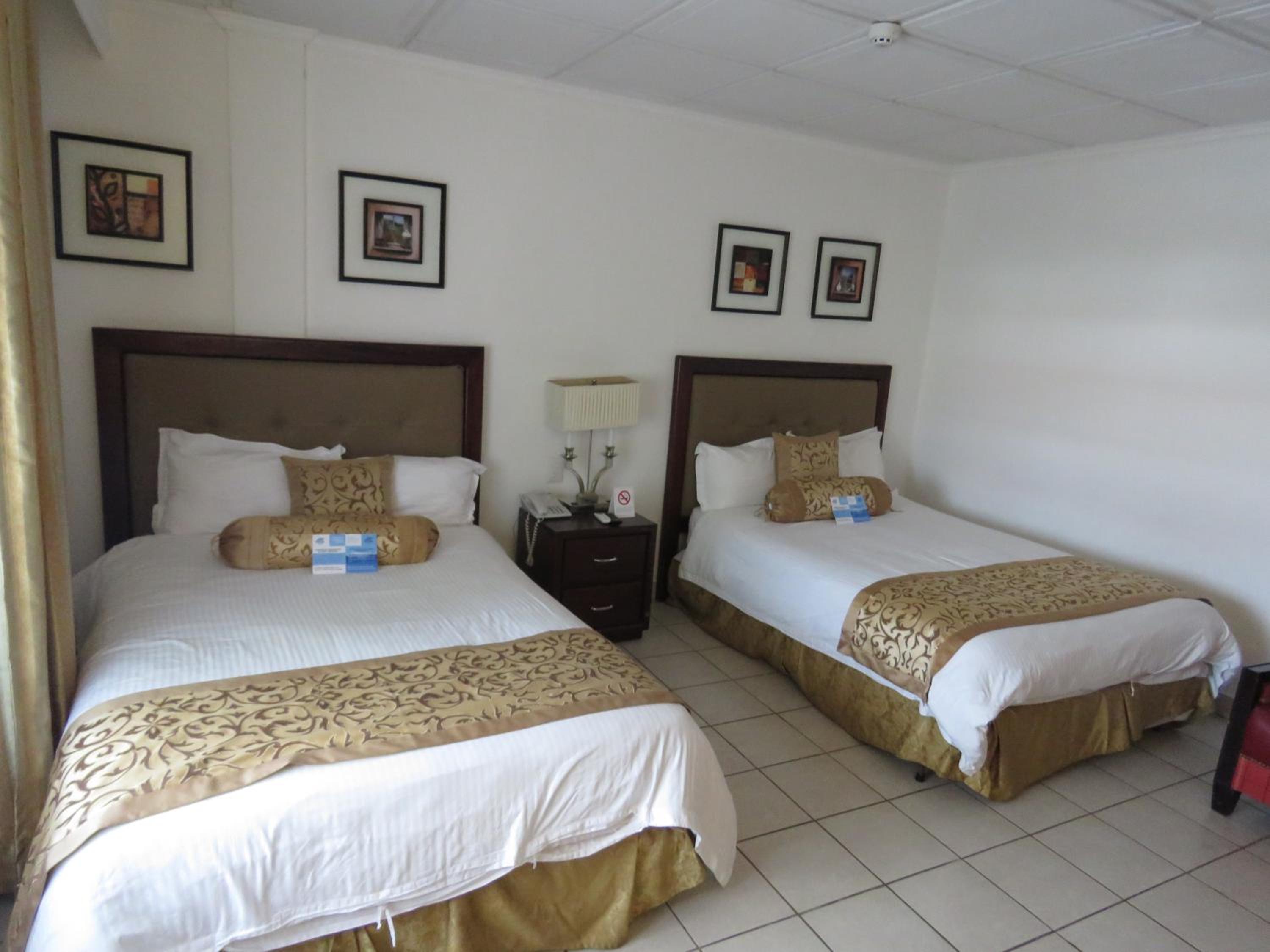 Double Room with Two Double Beds photo 3