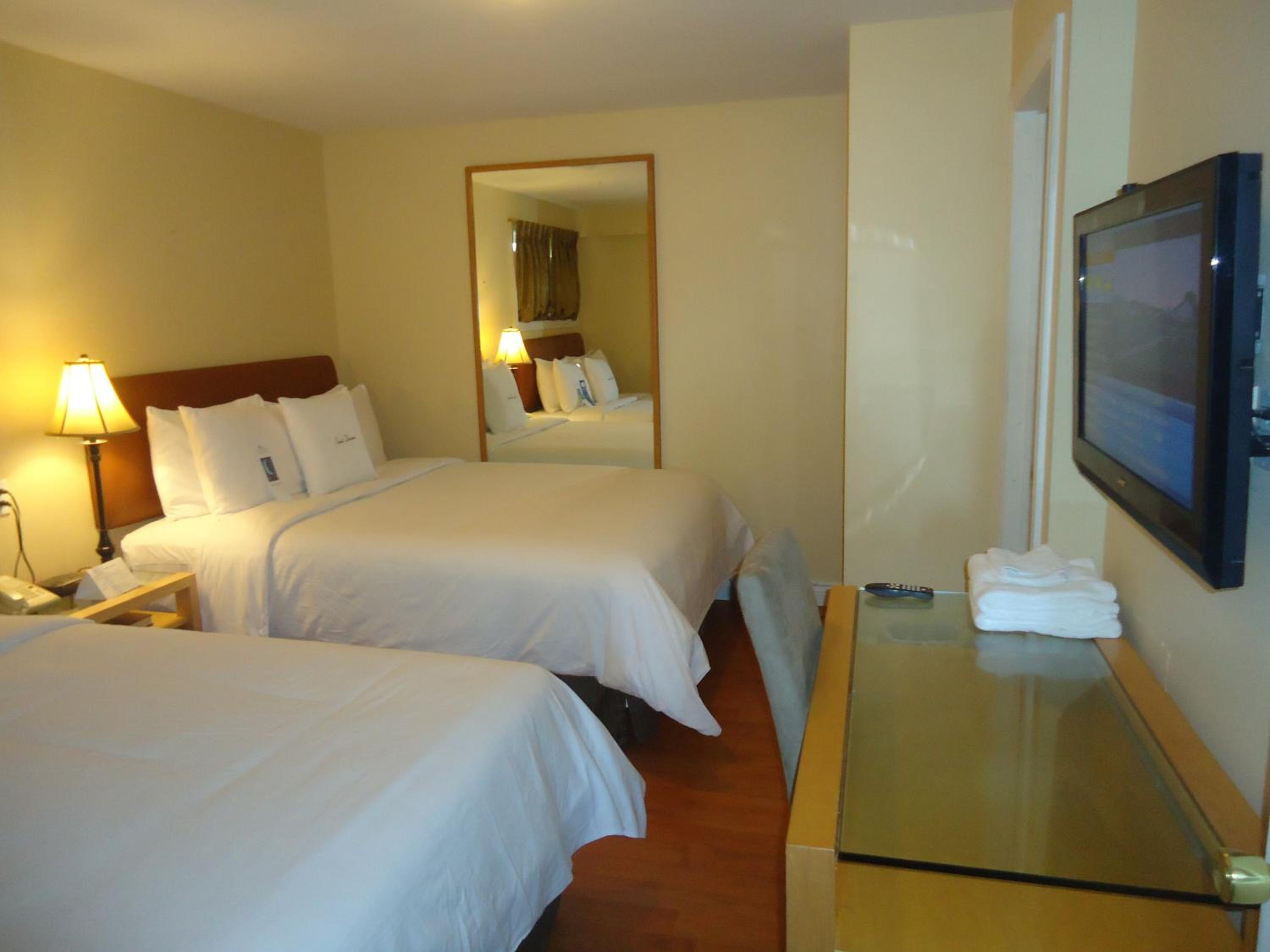 One-Bedroom Suite with Lake View