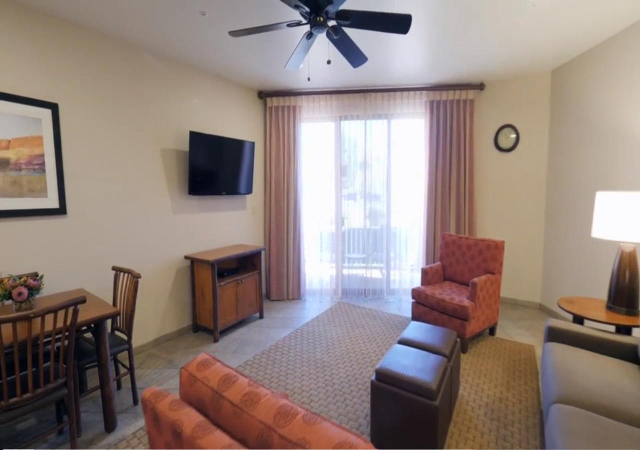 One-Bedroom Suite thumbnail 5