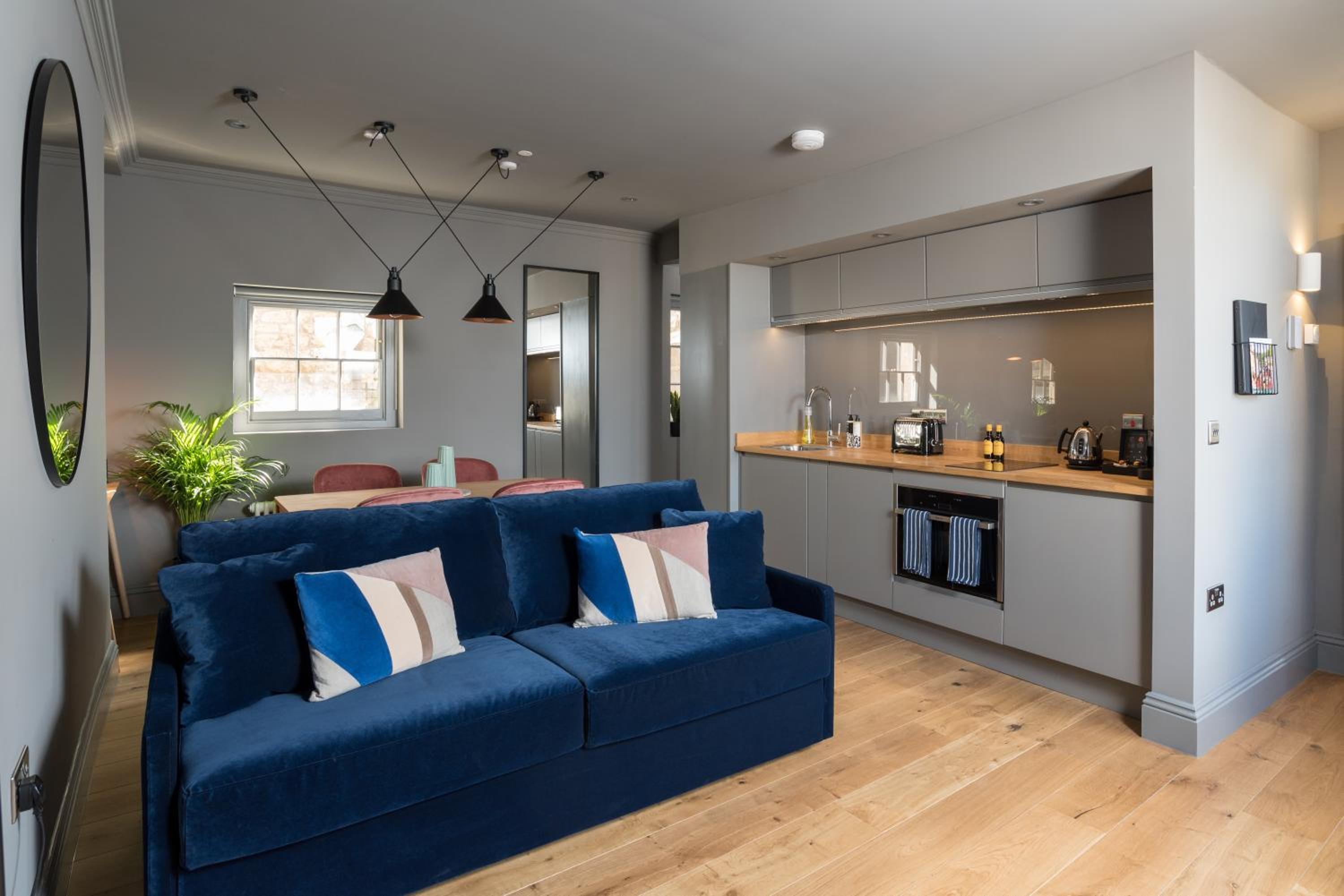 Deluxe Studio Apartment - Upper Floor - Photo 21
