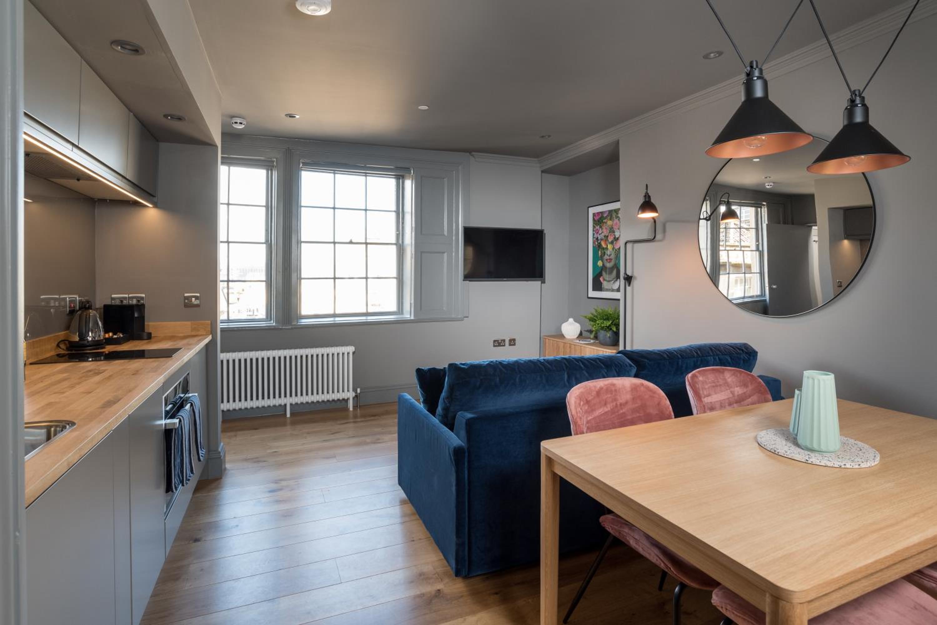 Deluxe Studio Apartment - Upper Floor - Photo 4