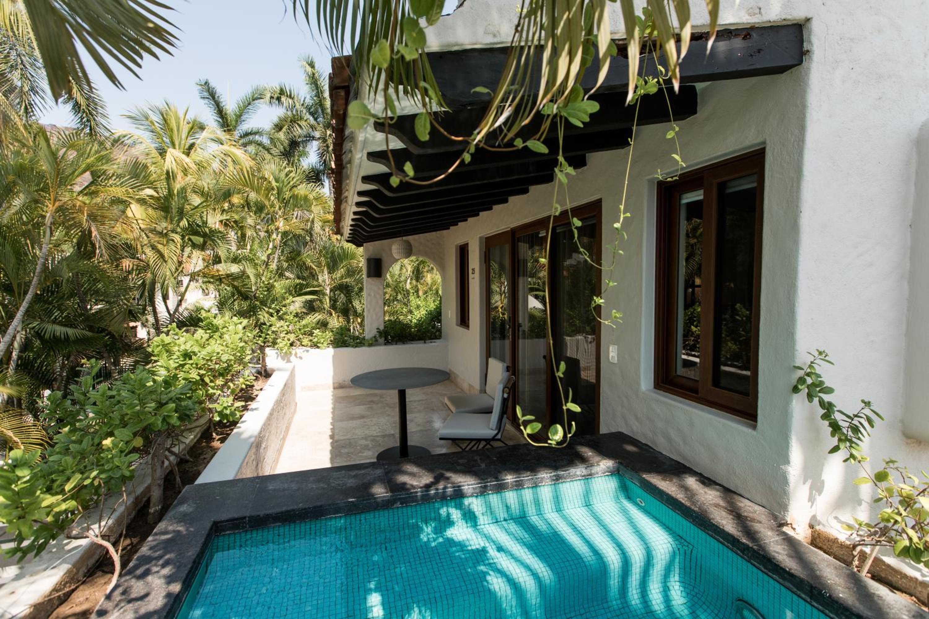 King Room with One King Bed and Plunge Pool (Non Smoking) photo 3