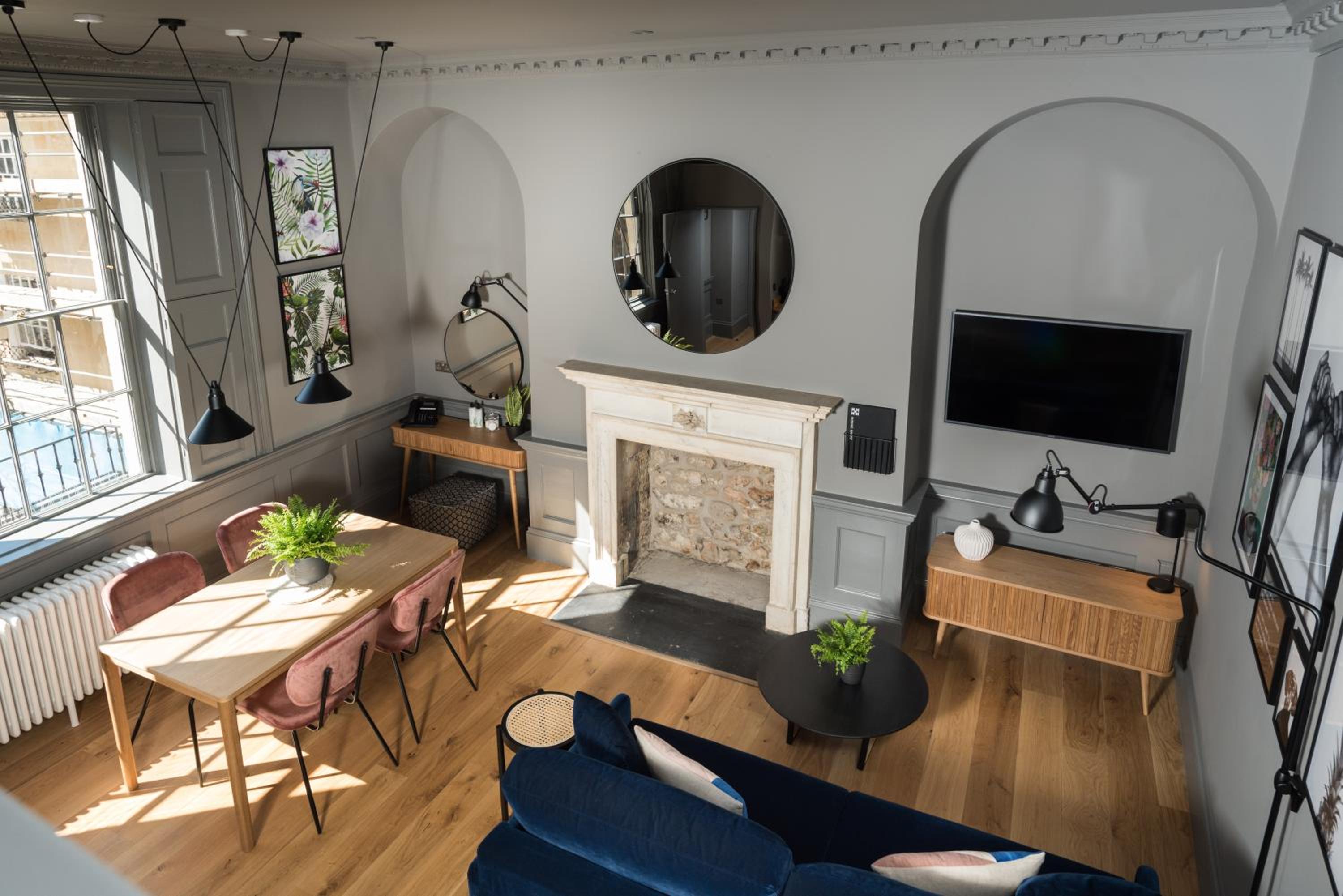 Deluxe Mezzanine Apartment - Photo 2