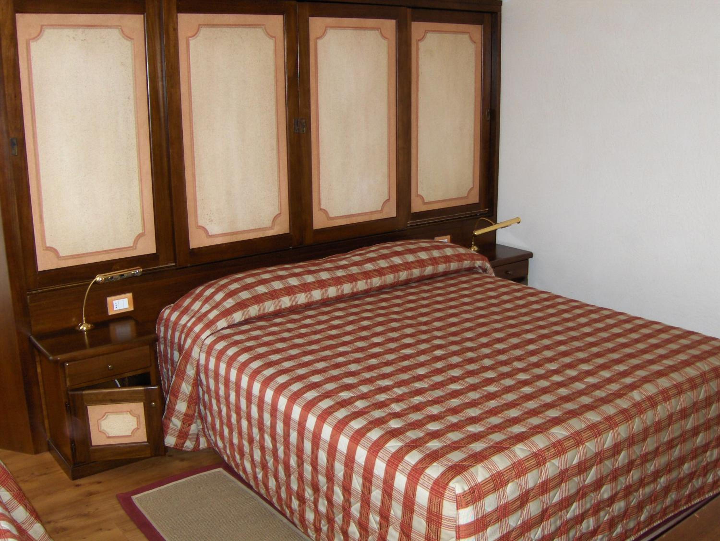 Double Room with Lake View - Photo 13