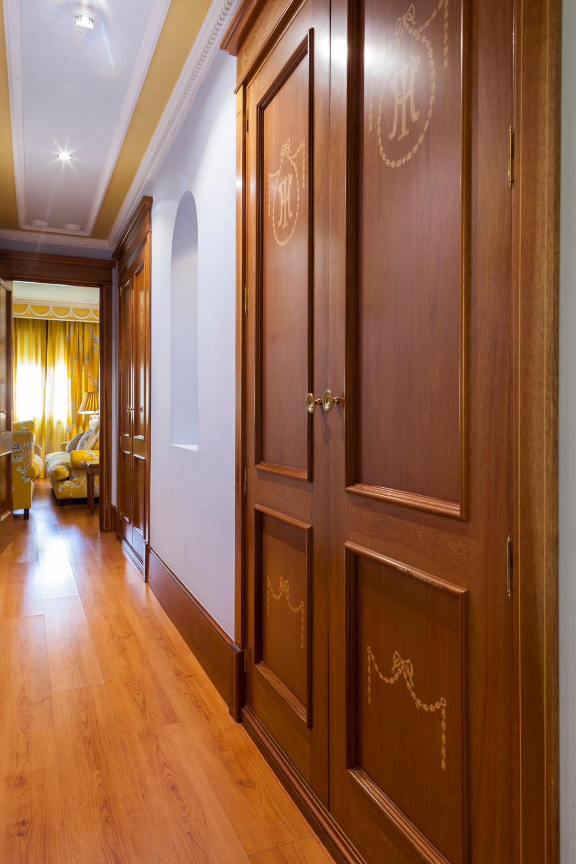 Premium Double Room thumbnail 5