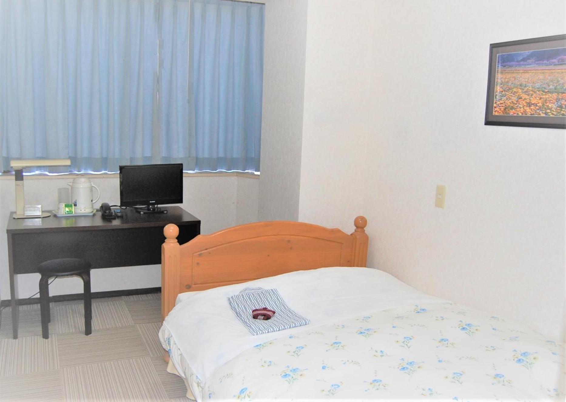 Single Room with Shower - Photo 1