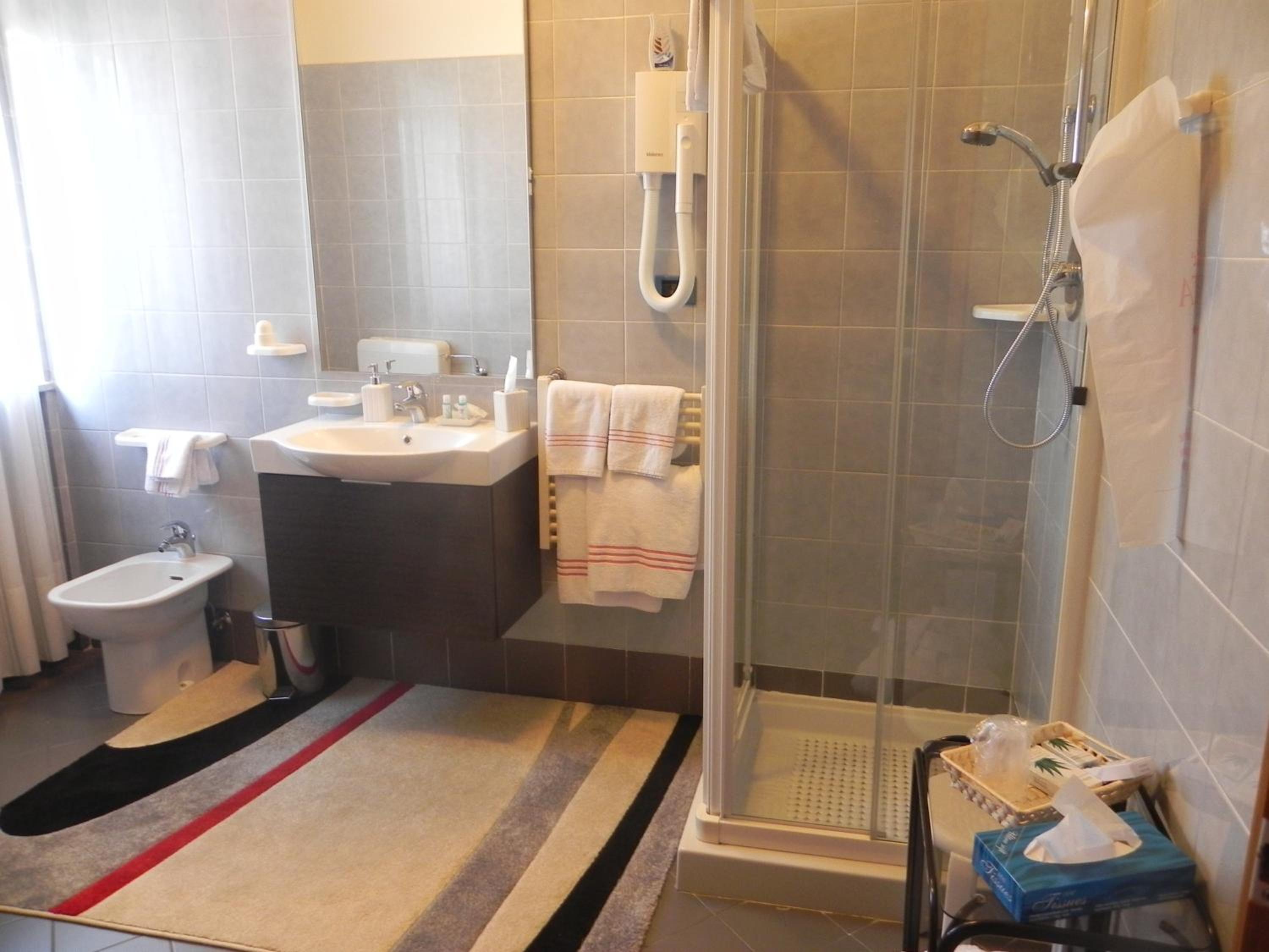 Double Room with Balcony - Photo 4