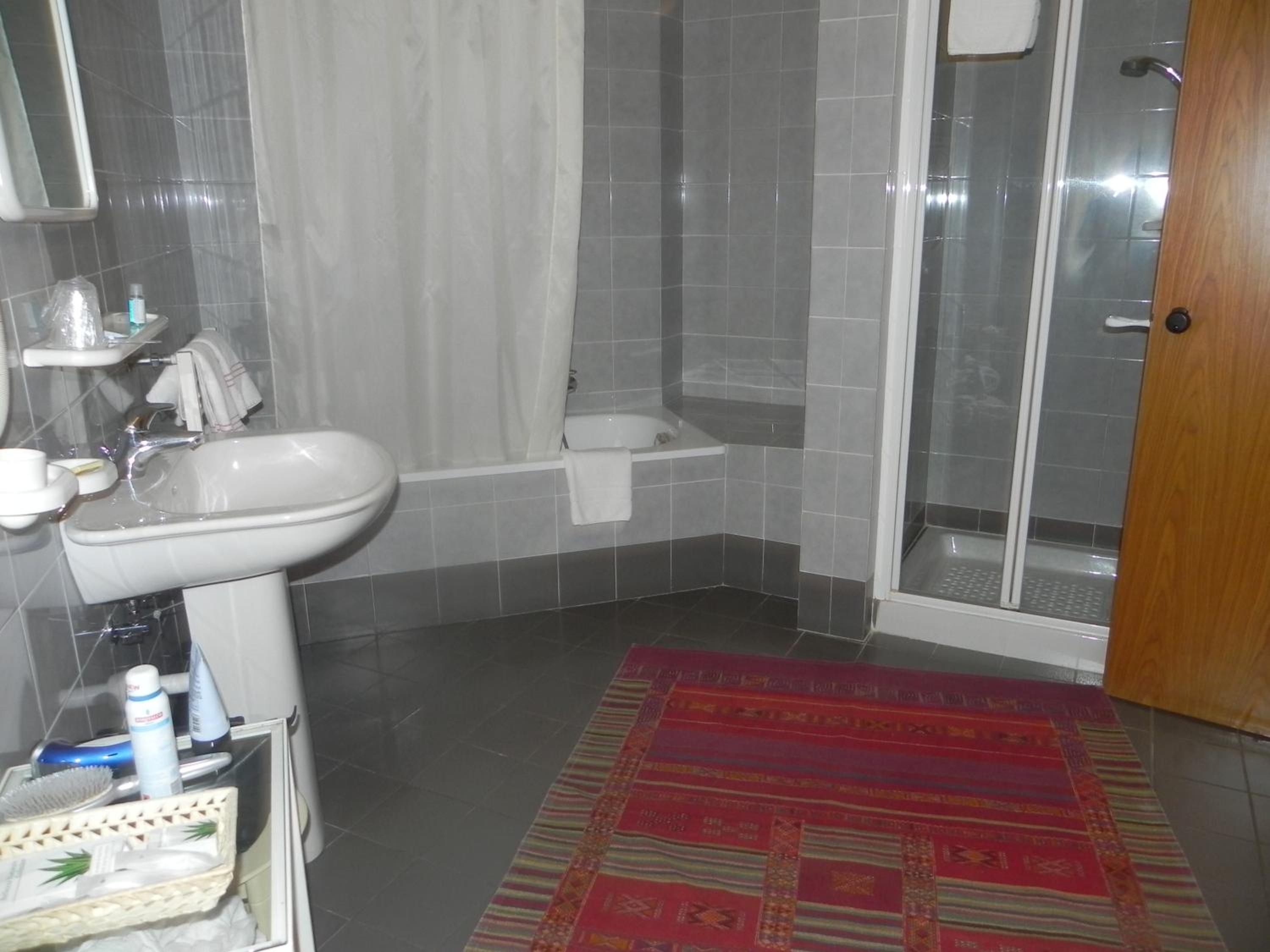 Double Room with Balcony - Photo 3