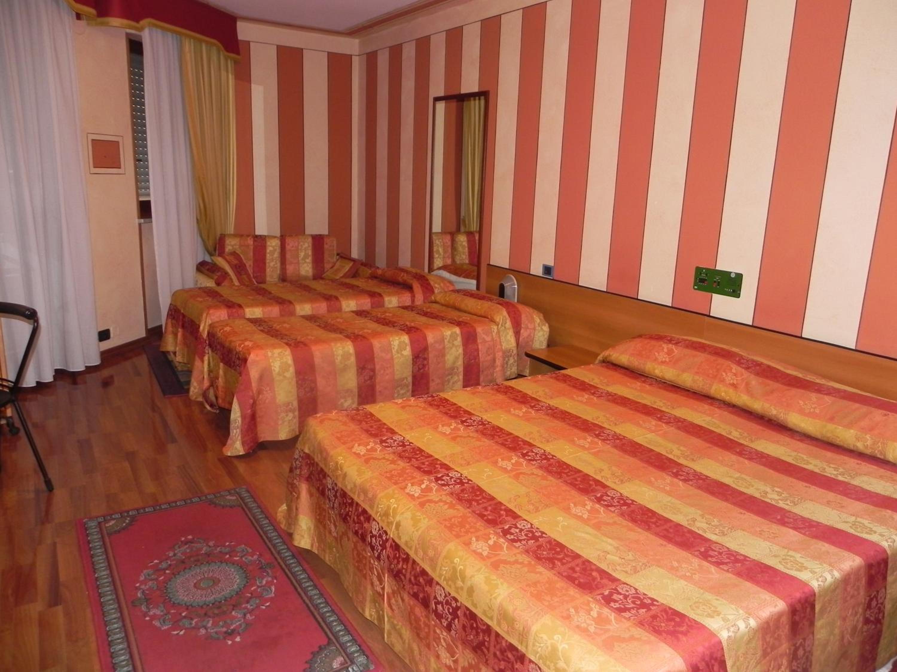 Quadruple Room with Balcony - Photo 1