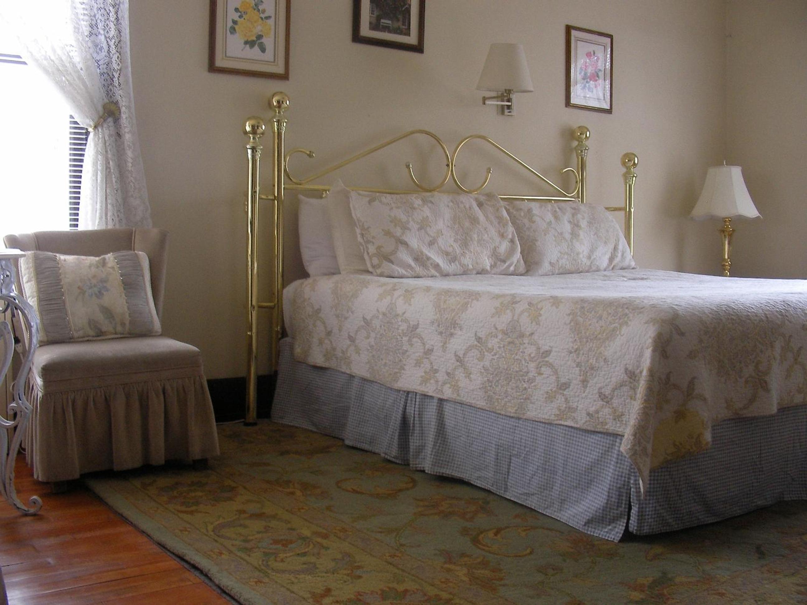 Standard King Room photo 1