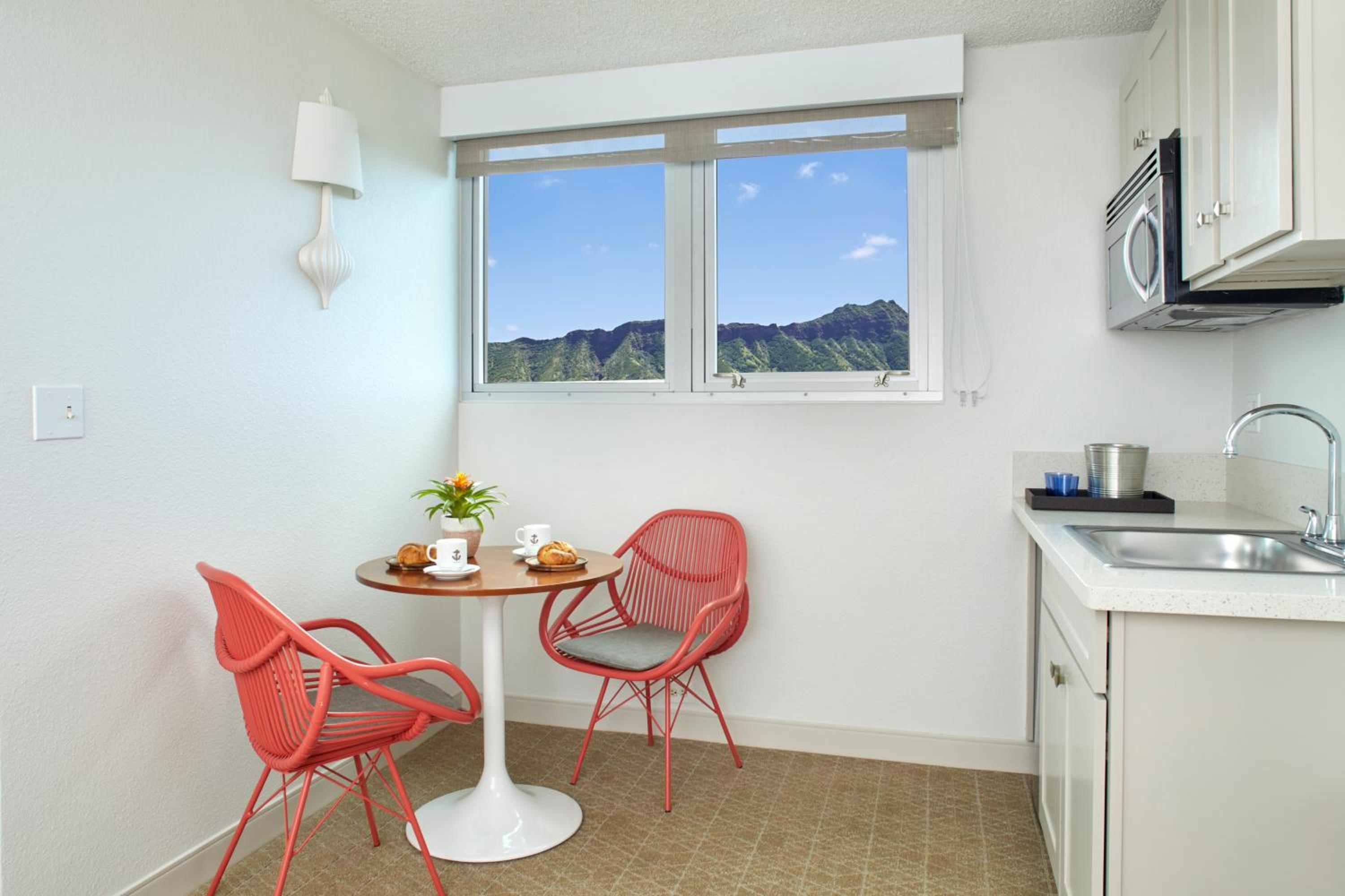 Jr. Suite Diamond Head View Balcony, King thumbnail 5
