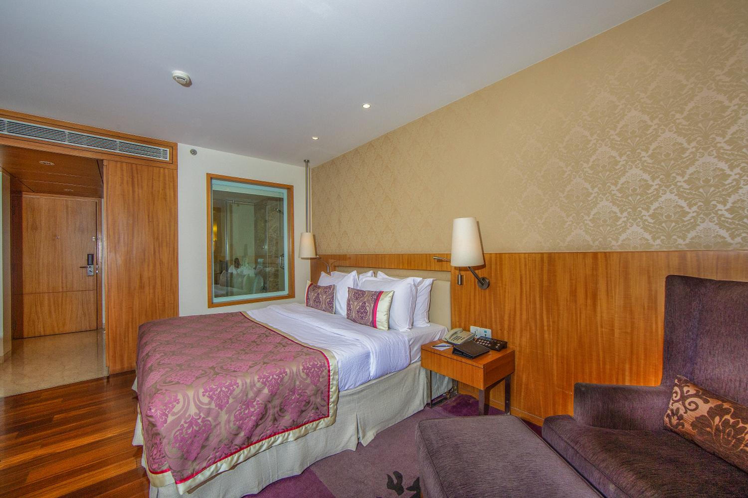 Deluxe Double or Twin Room - 15% disc on Food & Soft Beverages on dine in Koi Garden Restaurant - Happy Hours 1+1 at Koi Garden (On selected Brands only Timing 1700hrs – 2000hrs) Valid till 30th Sep 2026