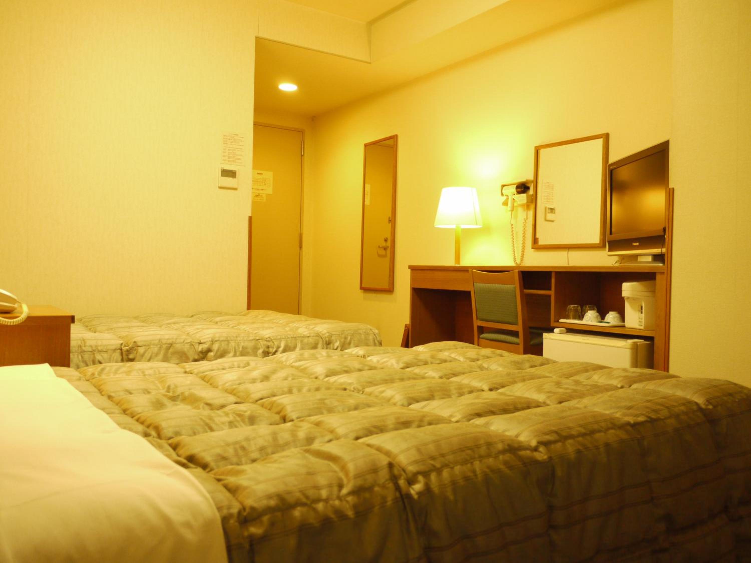 Twin Room - Non Smoking - Photo 1