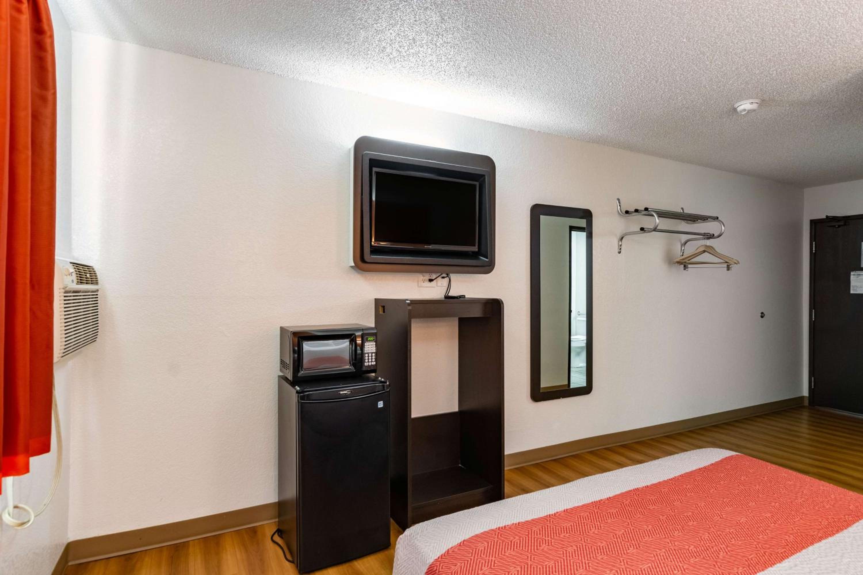 Queen Room - Disability Access - Non-Smoking