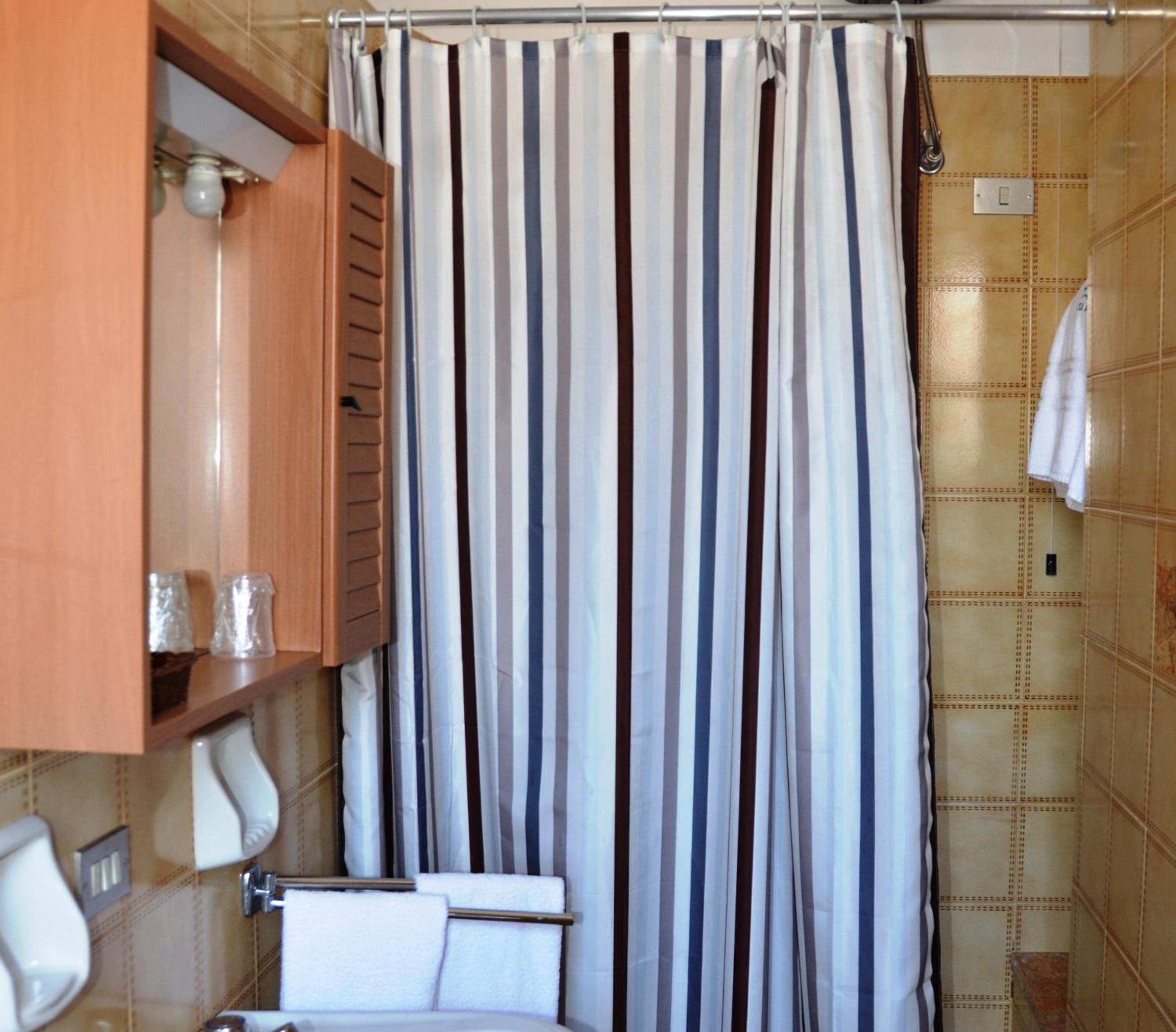 Double Room - Photo 7