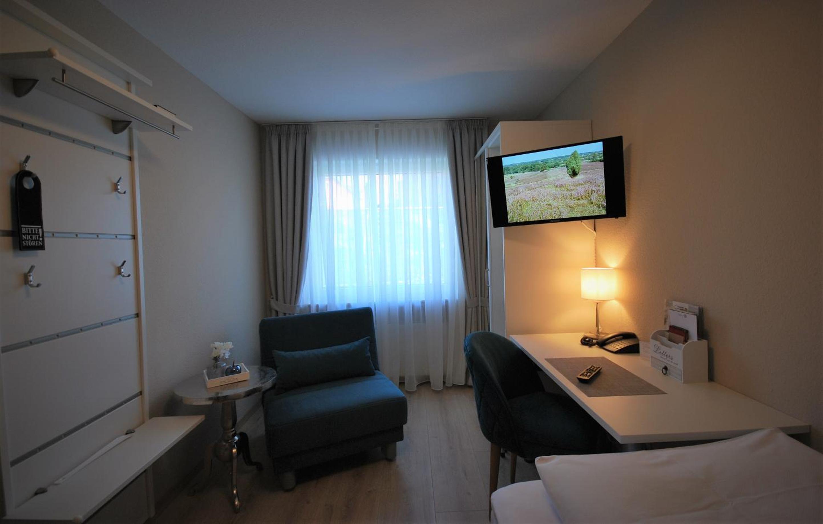 Single Room with Bathroom photo 3