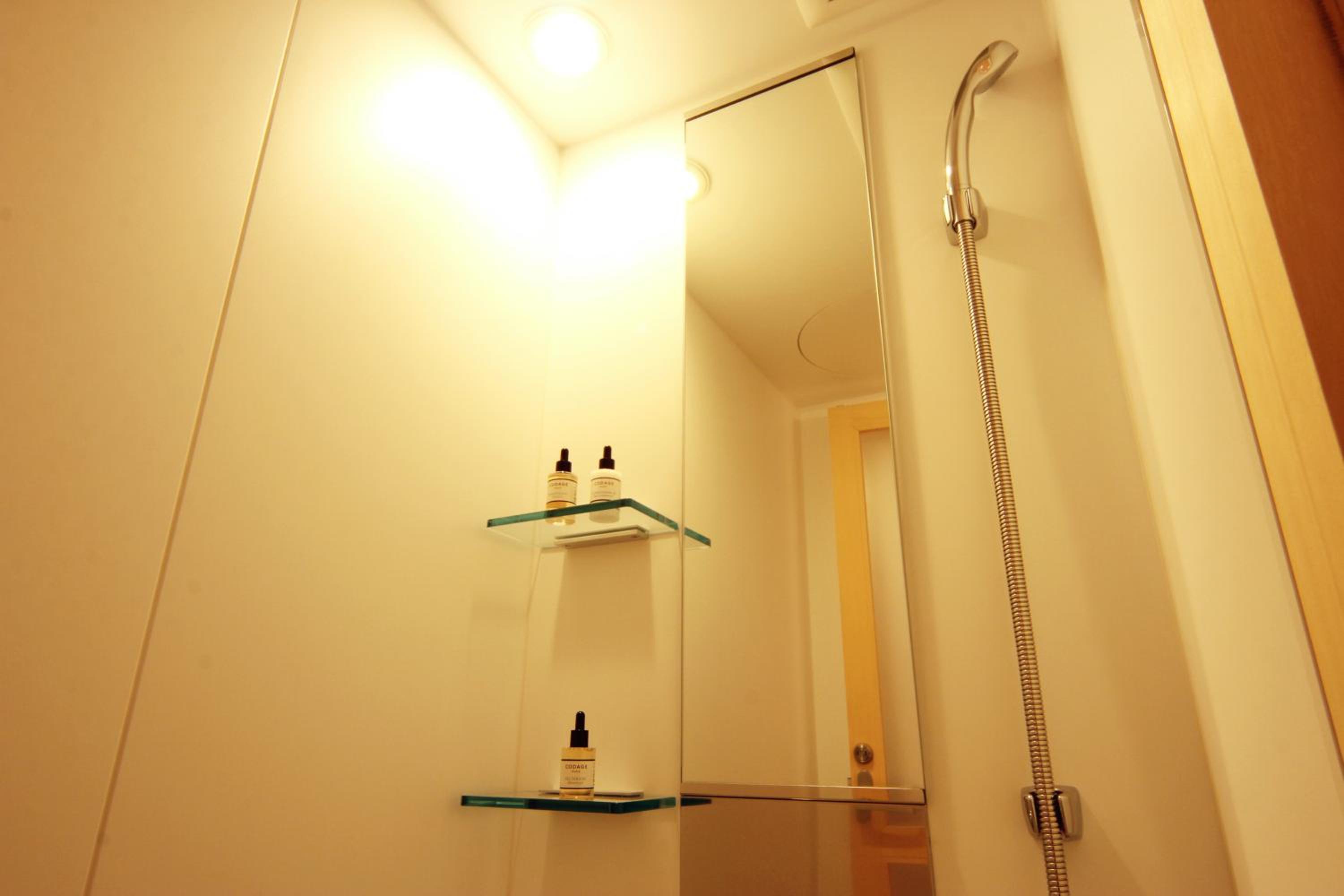 Large Twin Room - Photo 2
