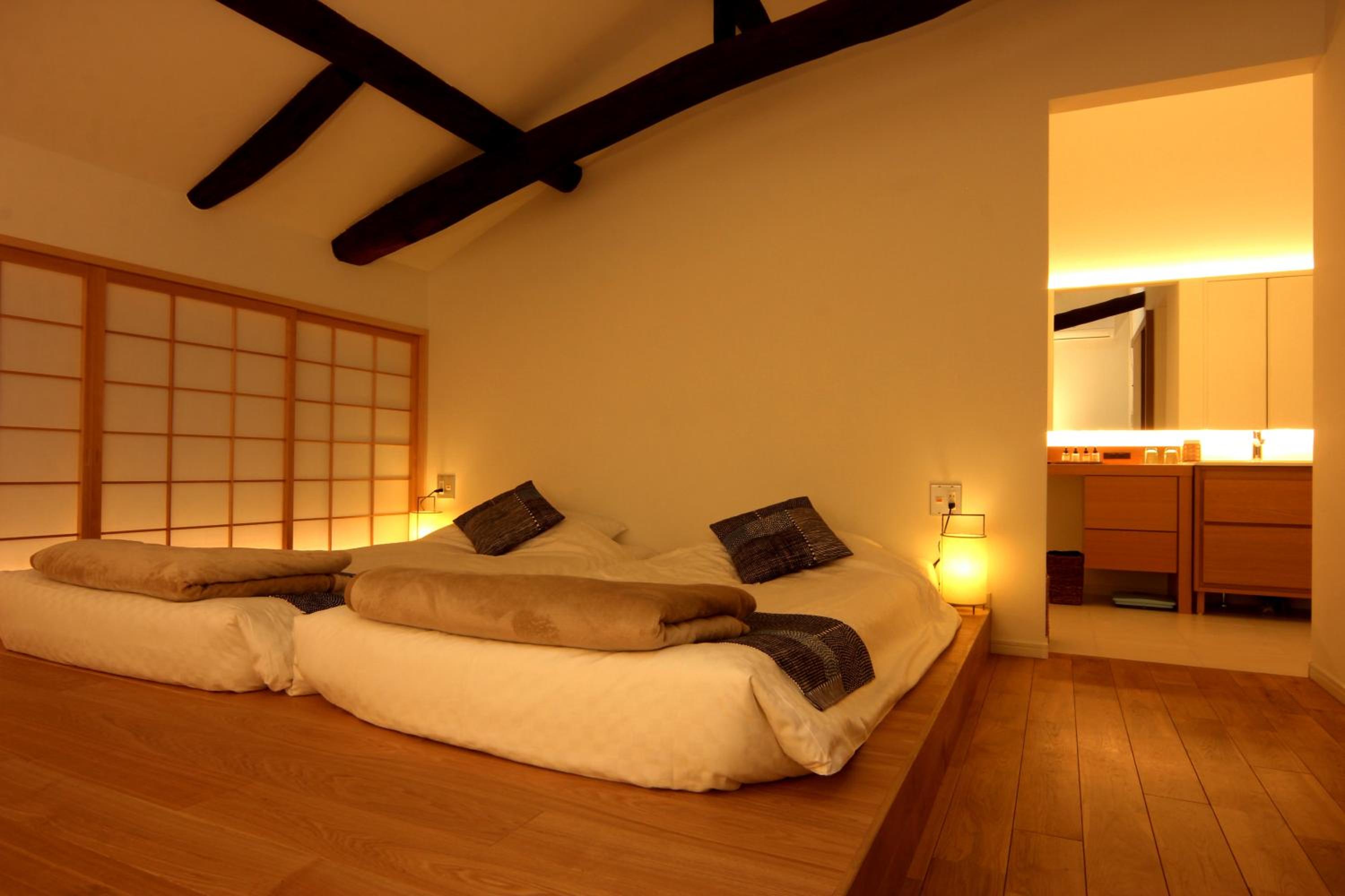 Large Twin Room - Photo 4