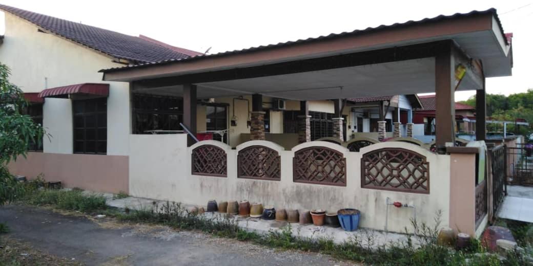 Three-Bedroom House photo 1