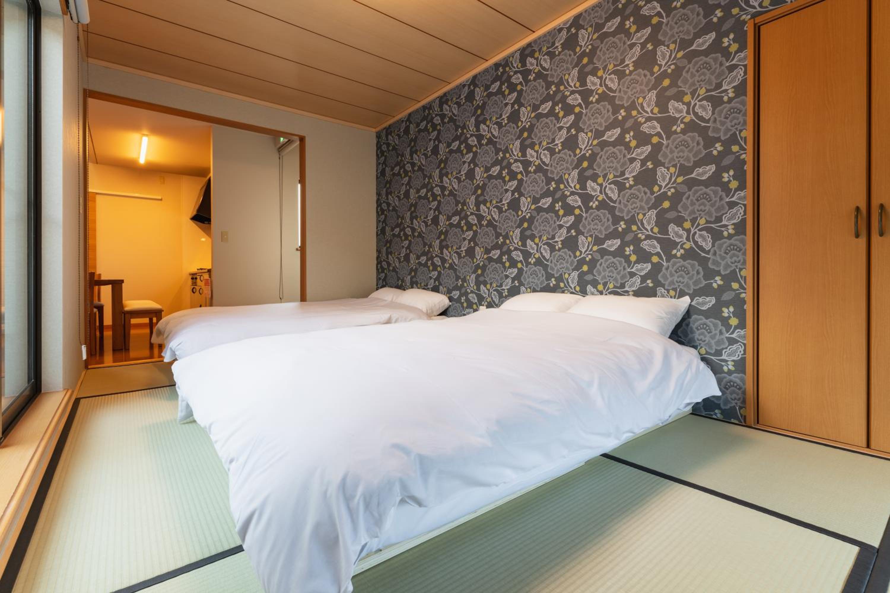 Deluxe Family Suite - Photo 3