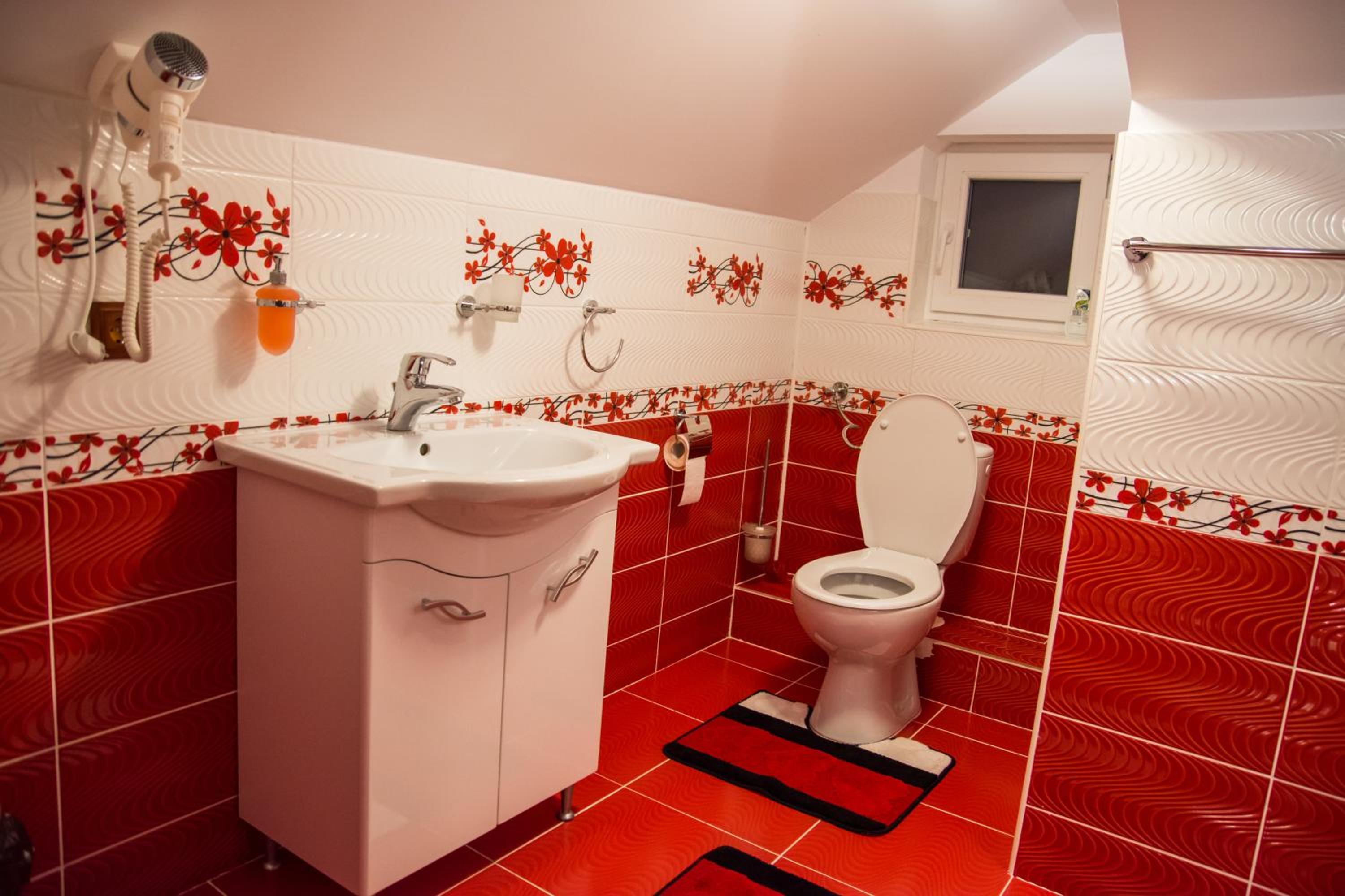 Deluxe King Suite - Photo 2