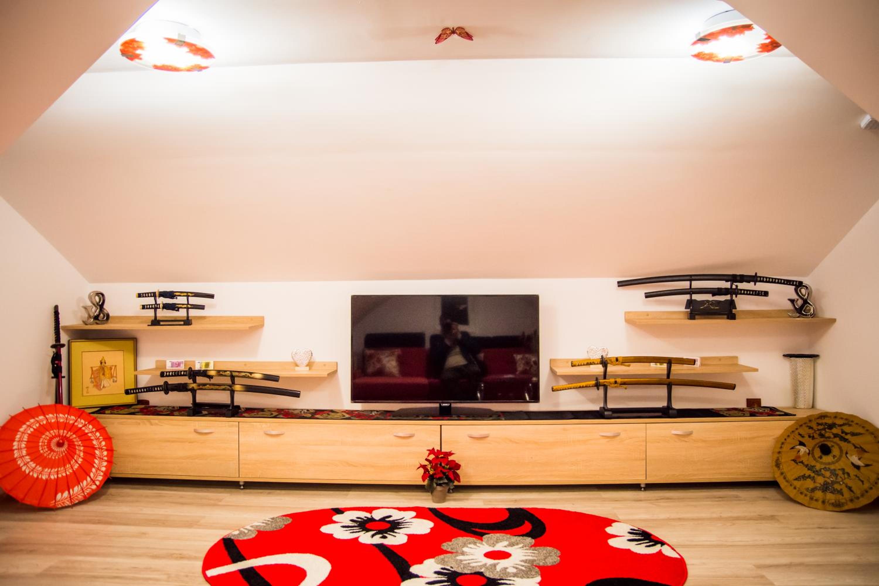 Deluxe King Suite - Photo 8