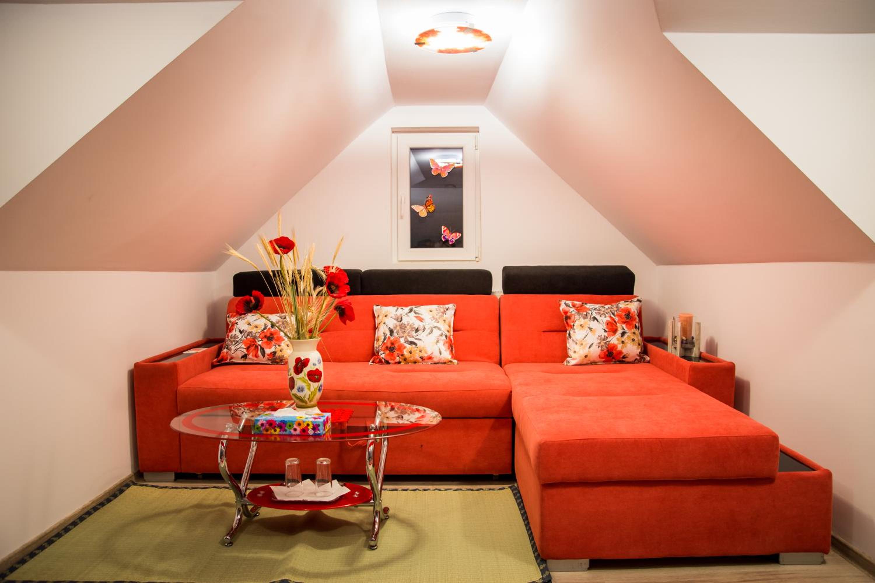 Deluxe King Suite - Photo 7