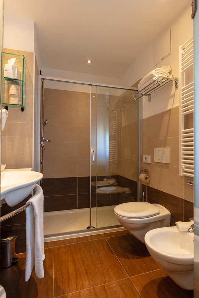 Double or Twin Room with Balcony photo 3