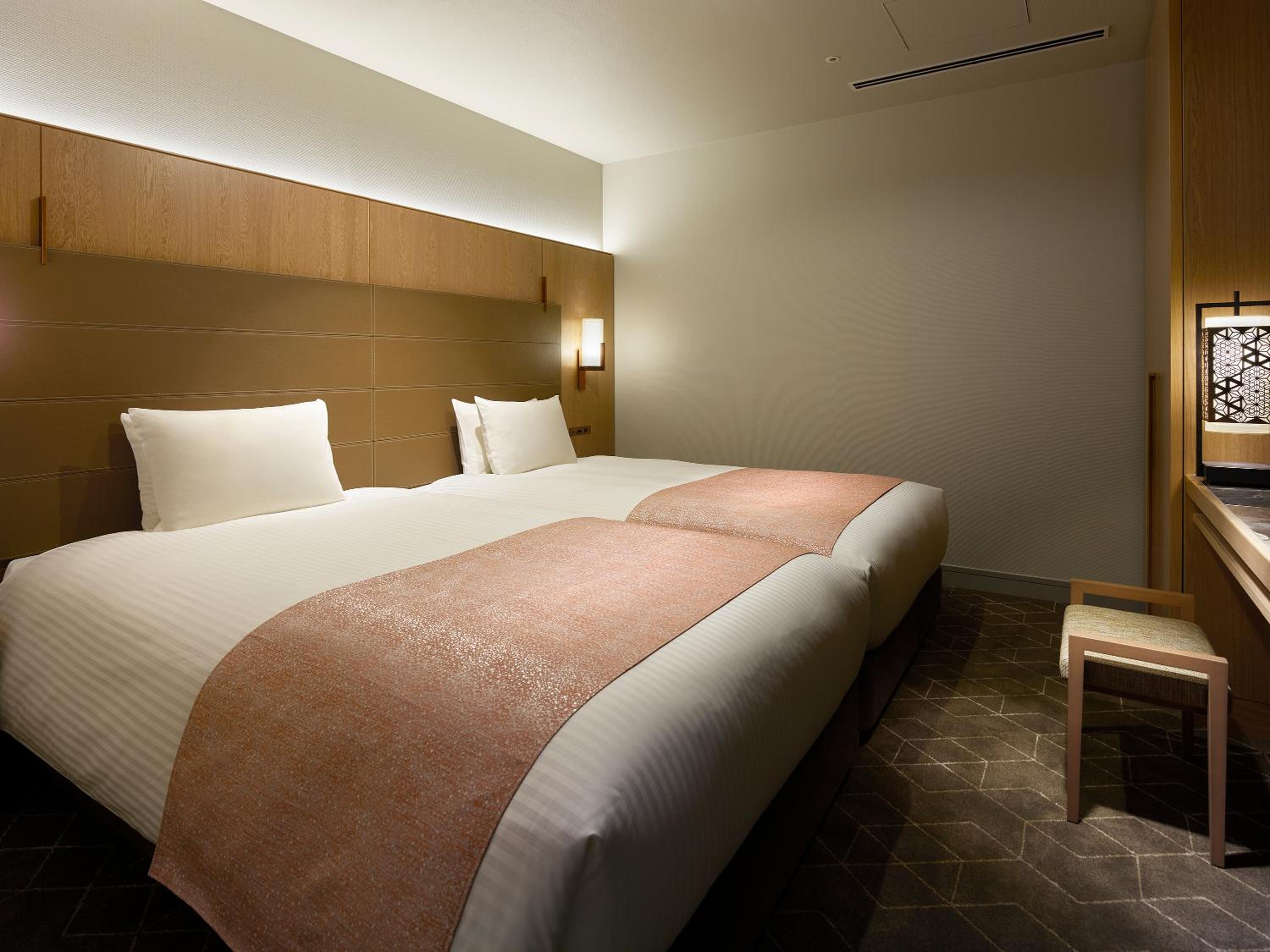 Deluxe King Room - Photo 7