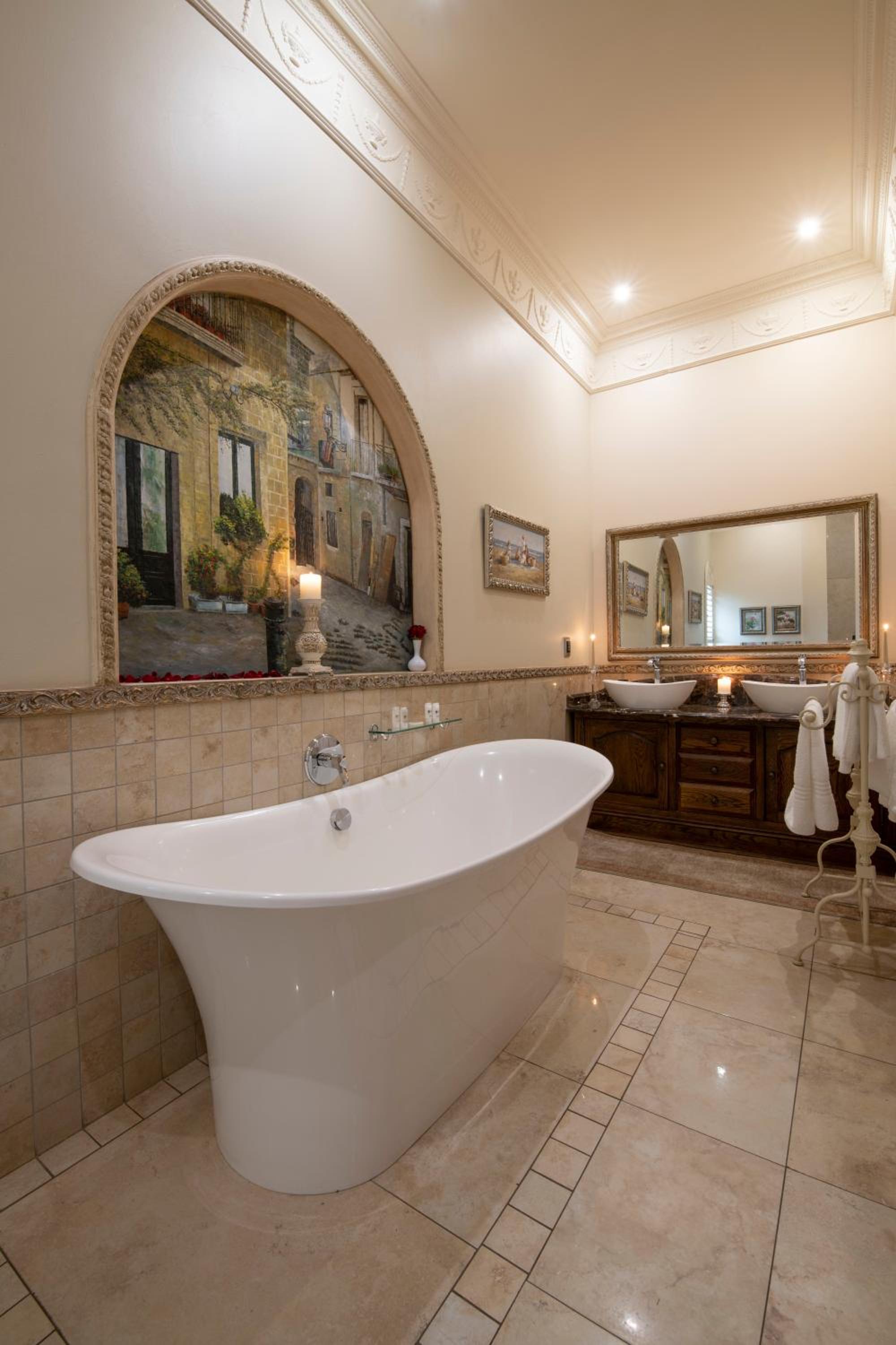Honeymoon Suite - Photo 8
