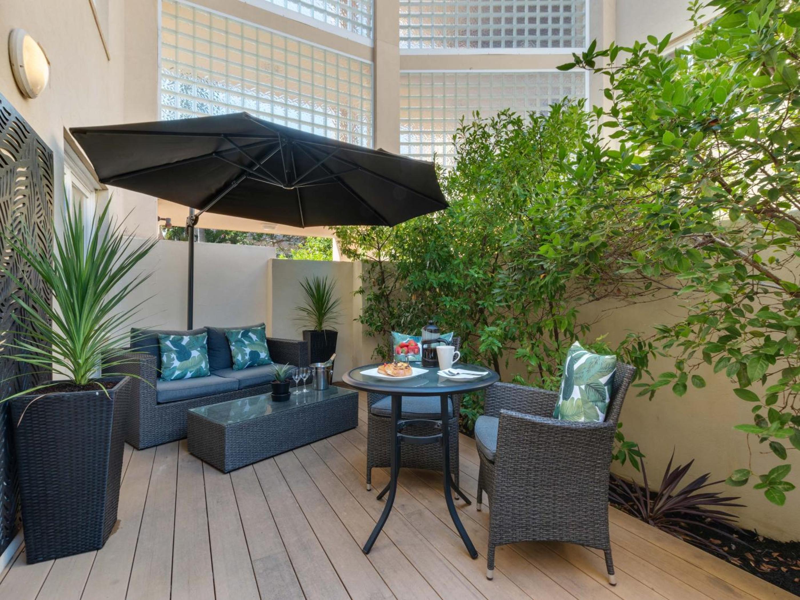 One-Bedroom Suite with Courtyard thumbnail 6