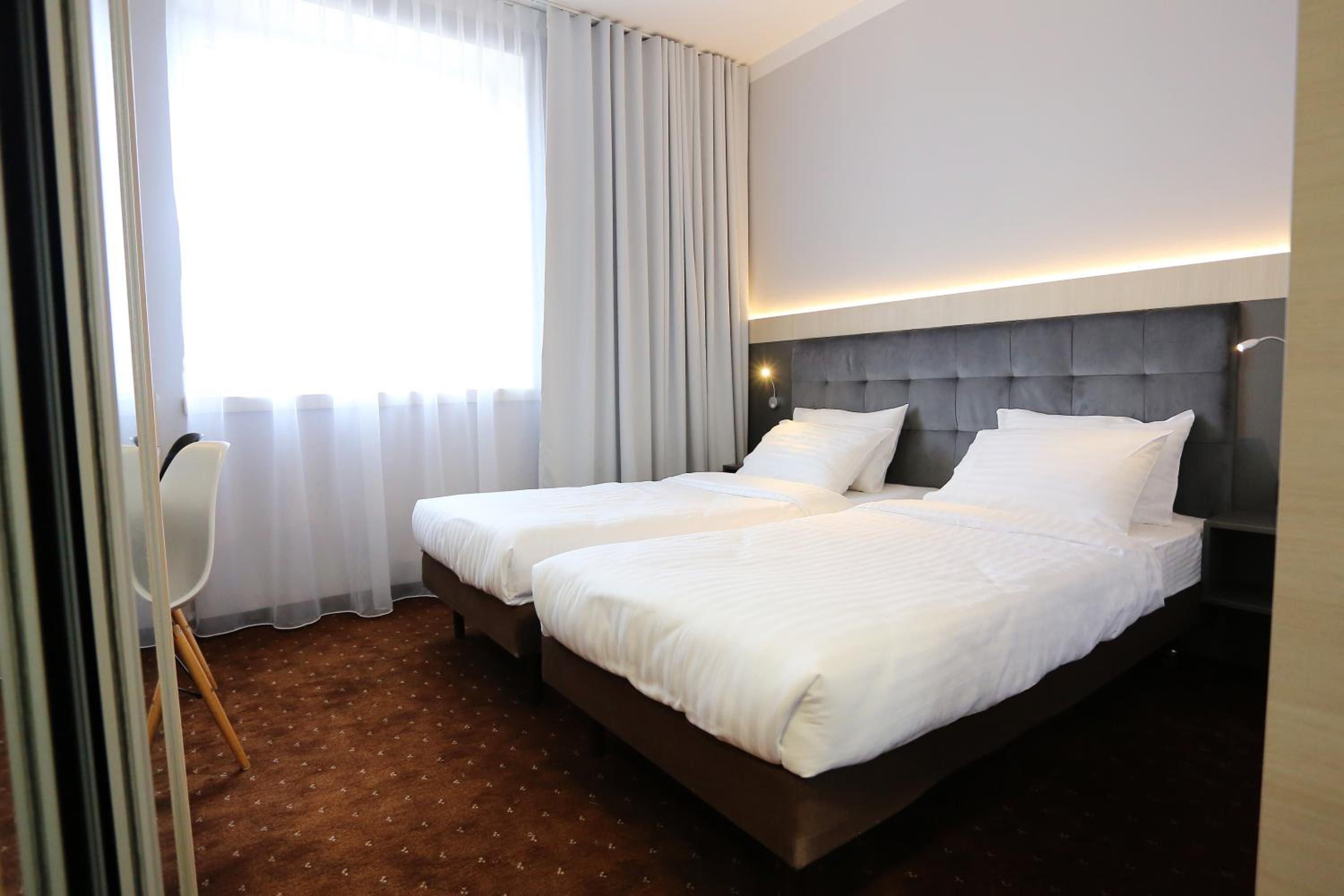 Deluxe Double Room - Photo 16