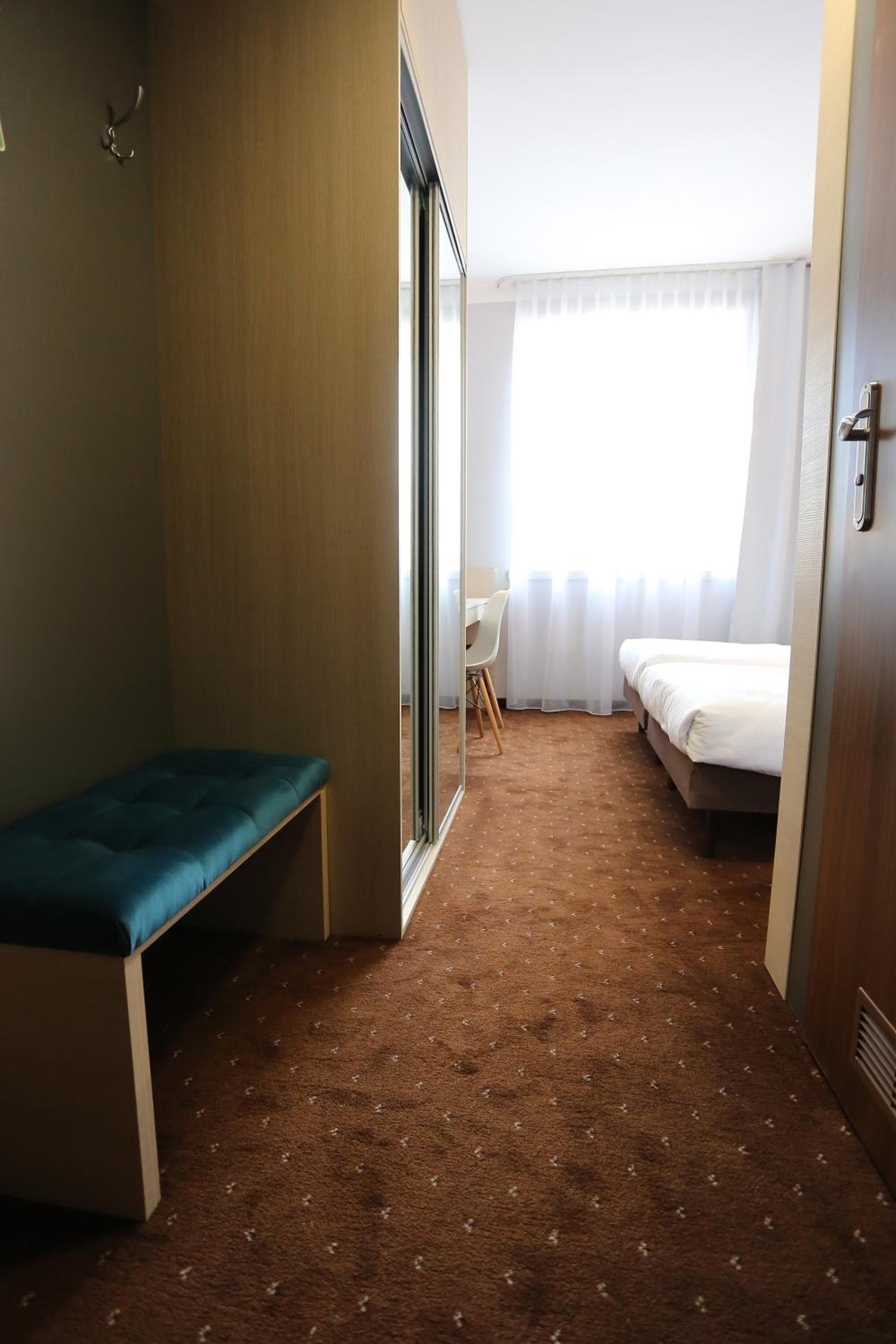 Deluxe Double Room - Photo 14