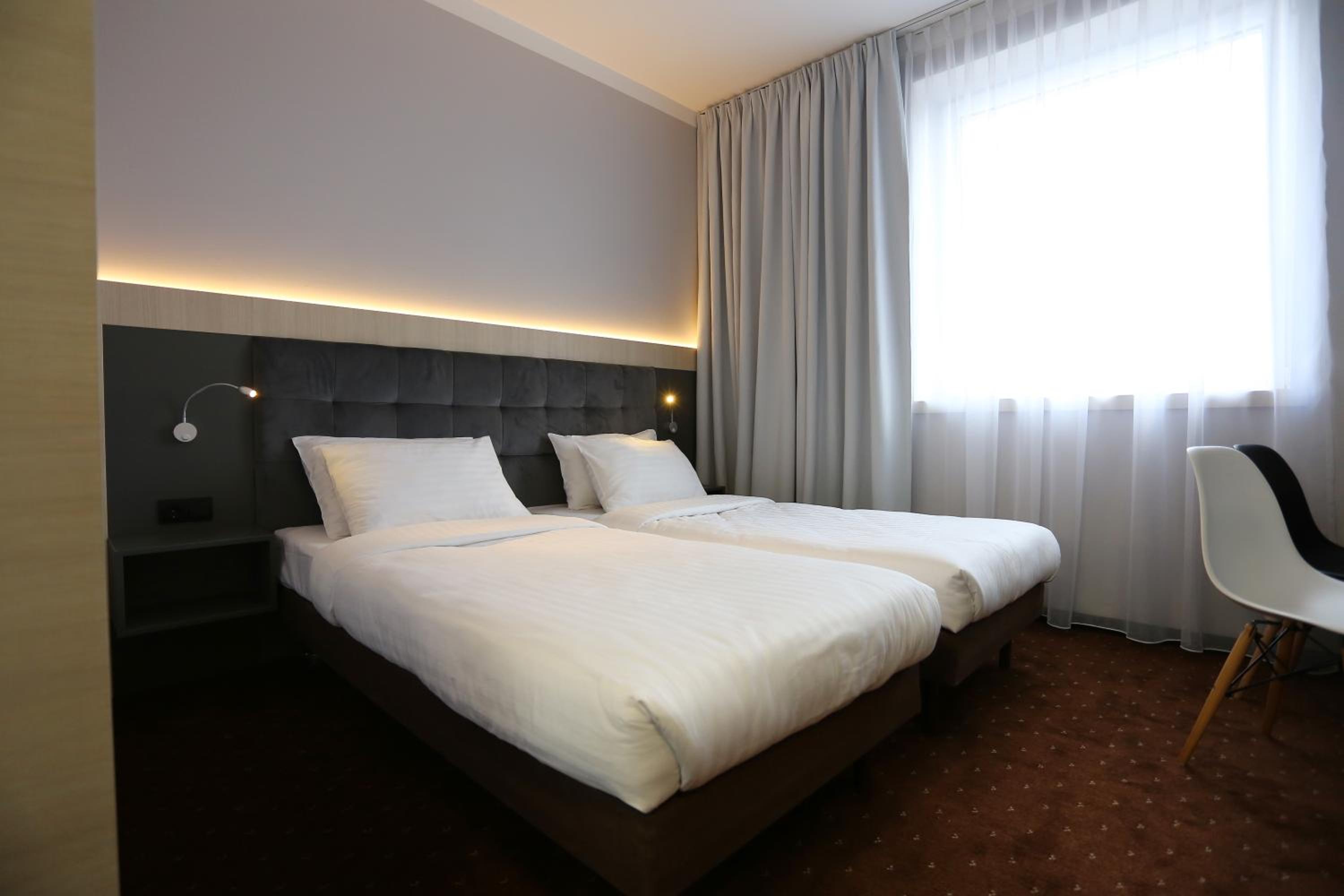 Deluxe Double Room - Photo 15