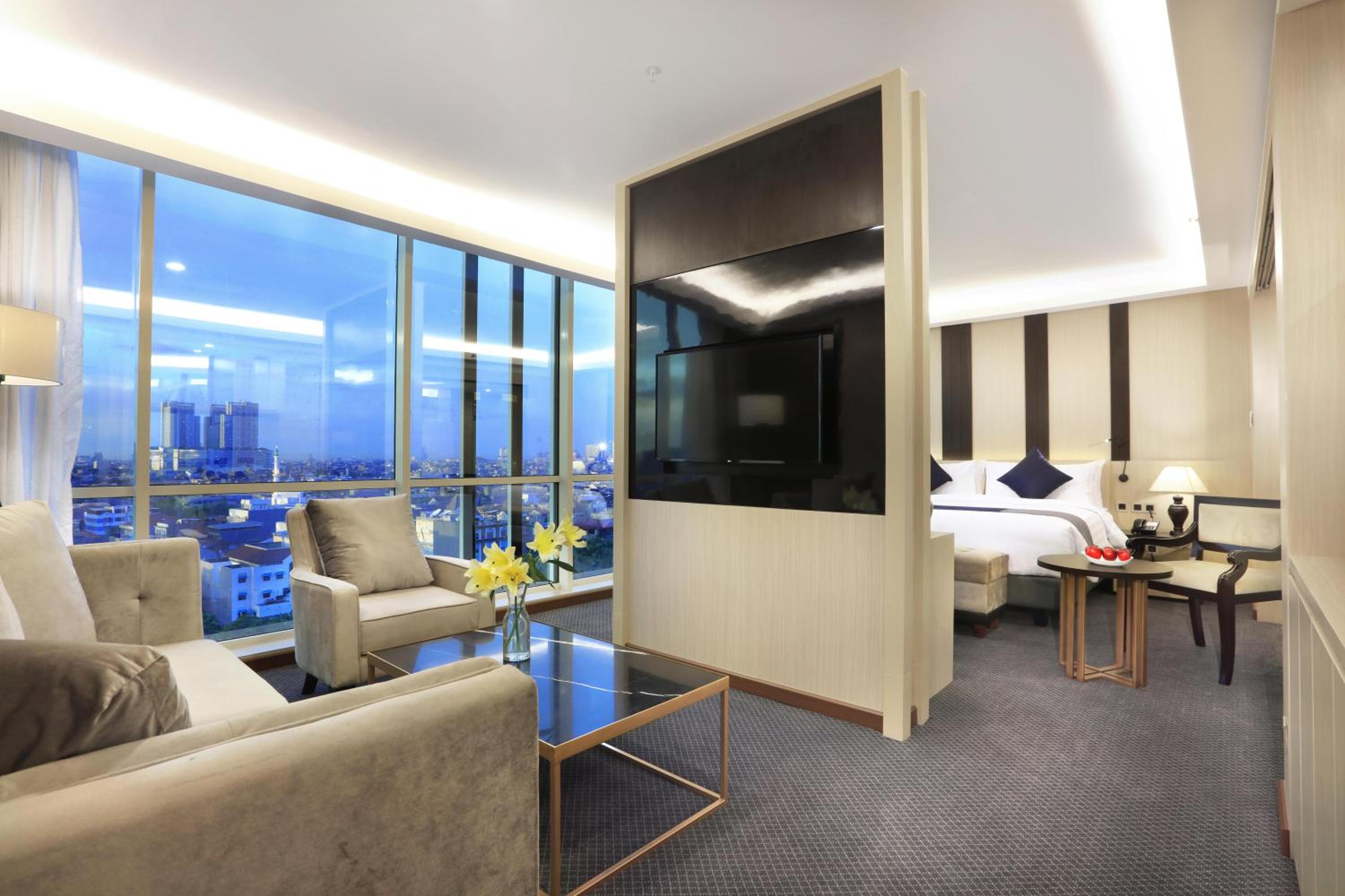 Suite - Photo 5