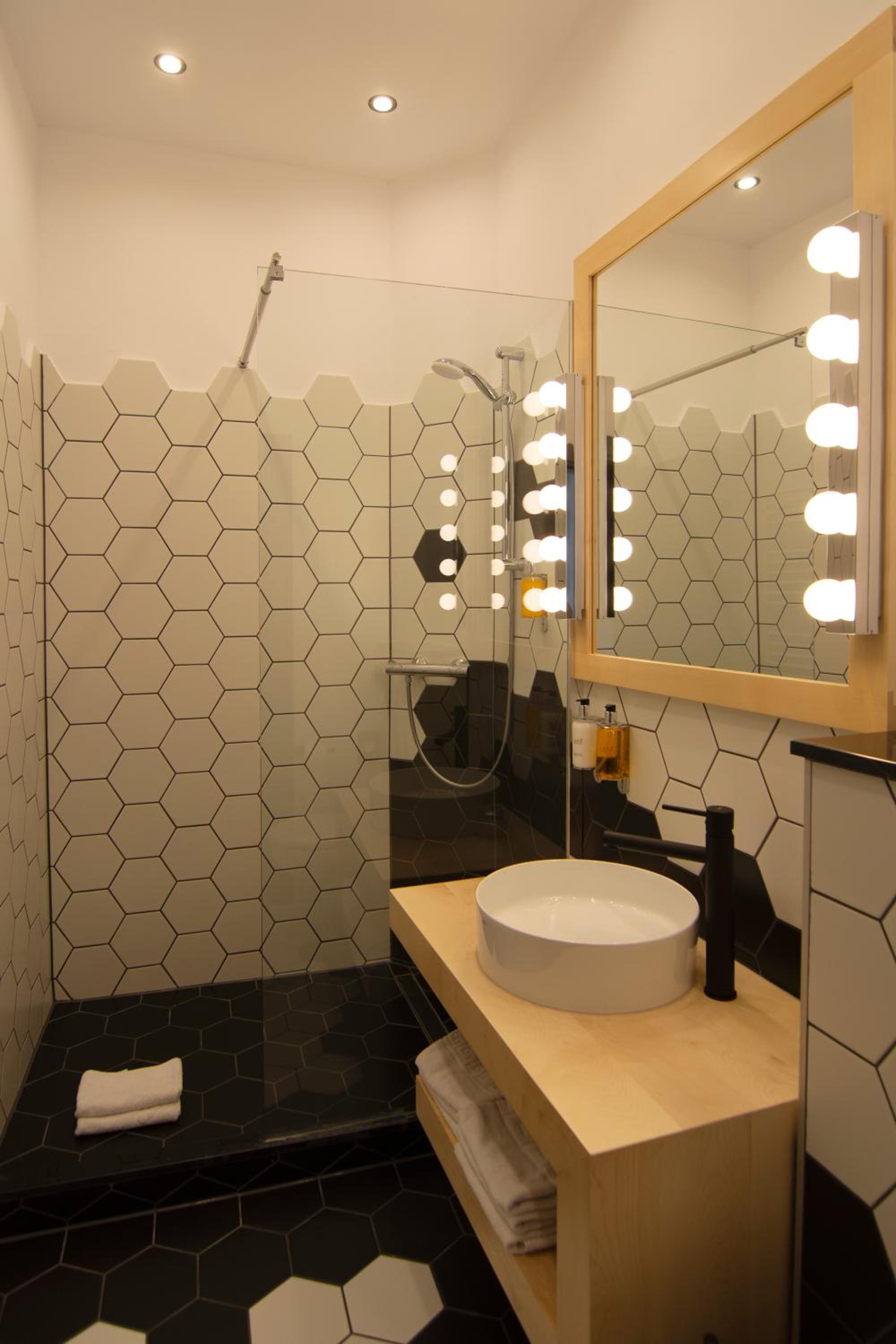 Comfort Twin Room - Photo 8