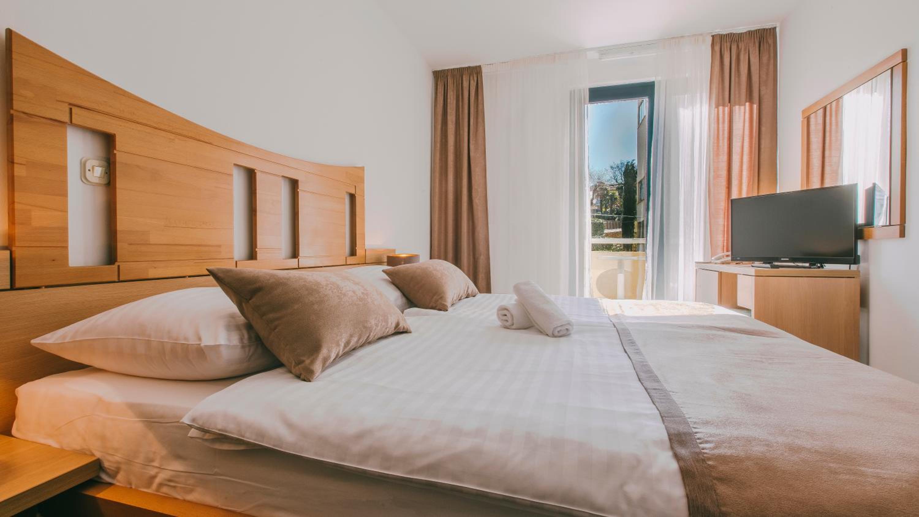 Superior Double Room with Balcony  - Photo 3