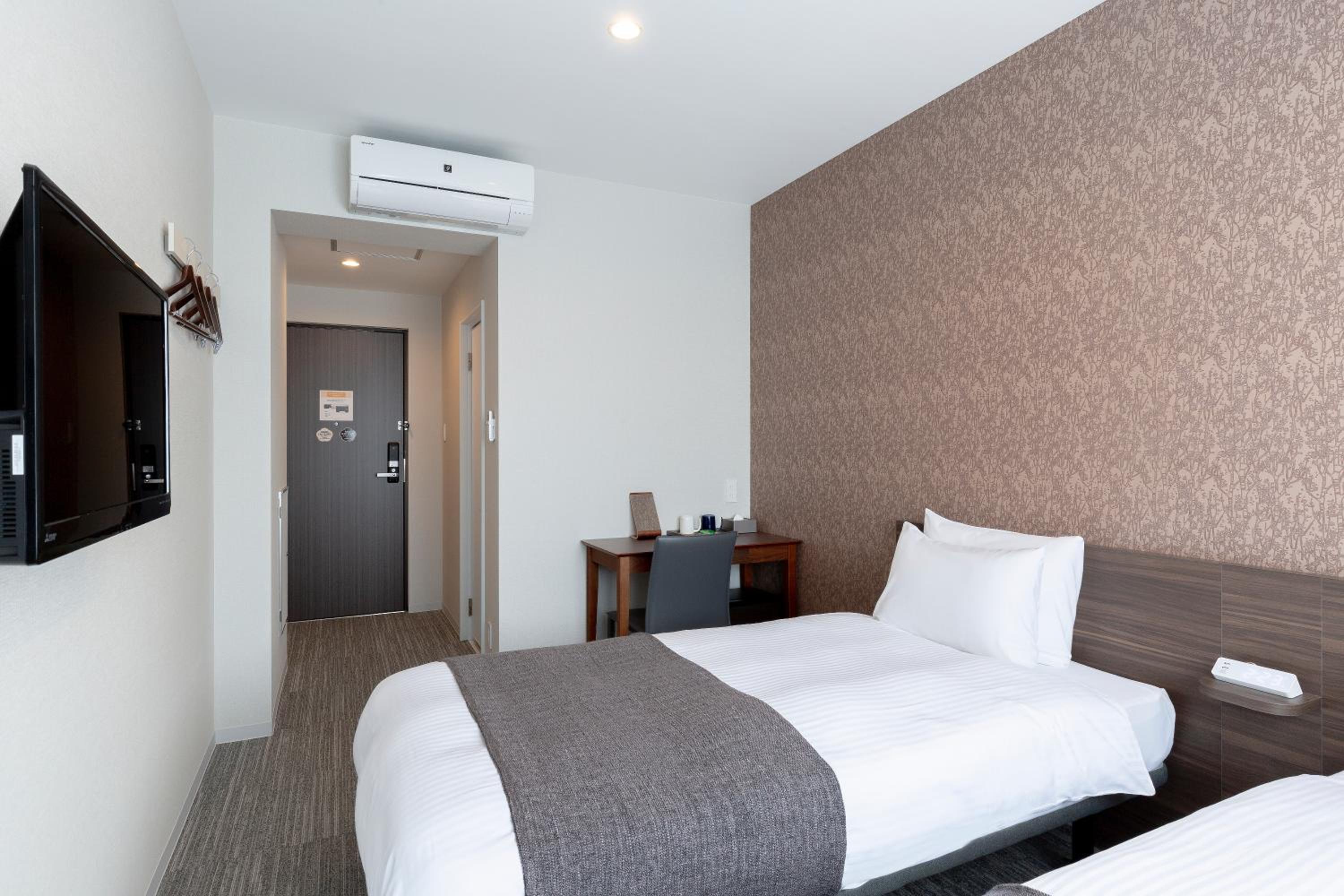 Twin Room - Photo 5