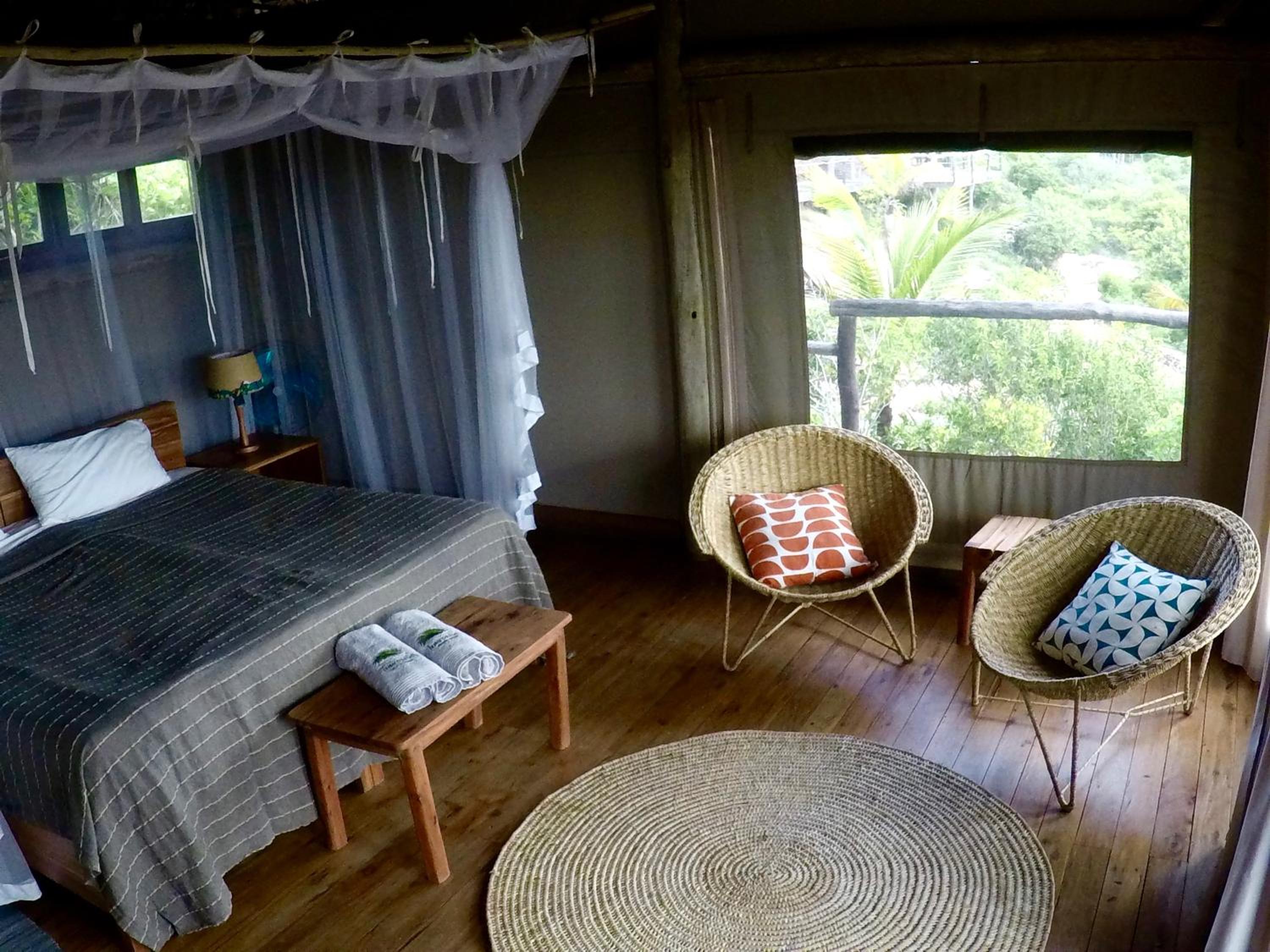 Deluxe King or Twin Room with Balcony and Sea View photo 2