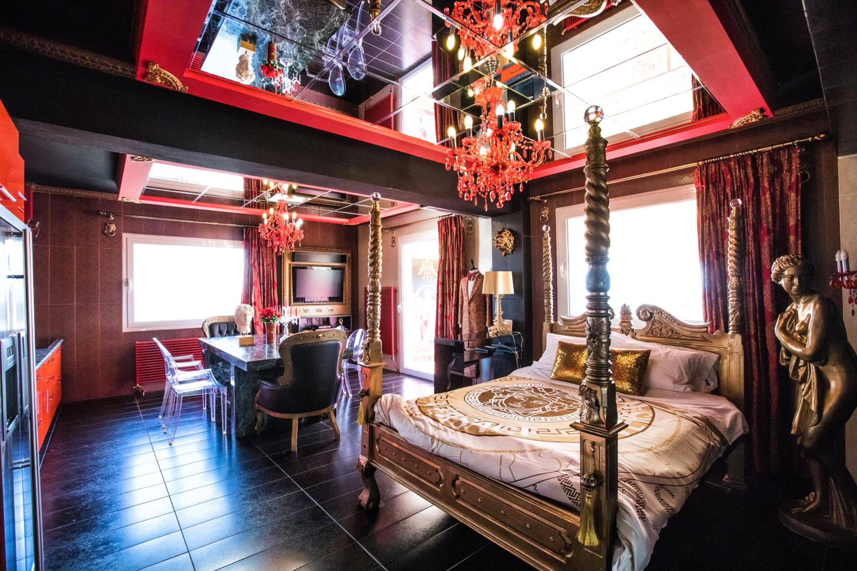 King Suite with Balcony photo 1