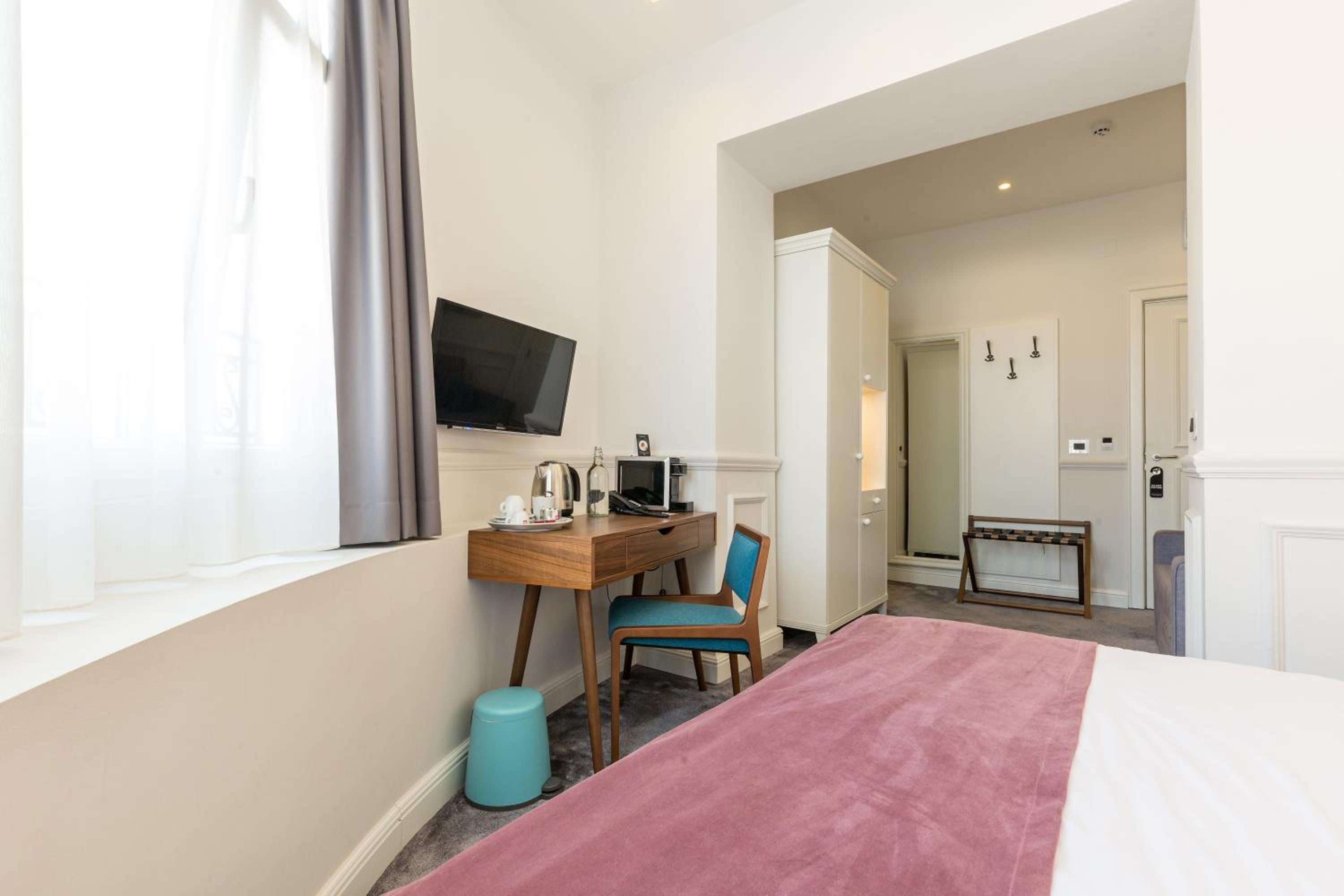Superior Double Room with Free Parking - Photo 4