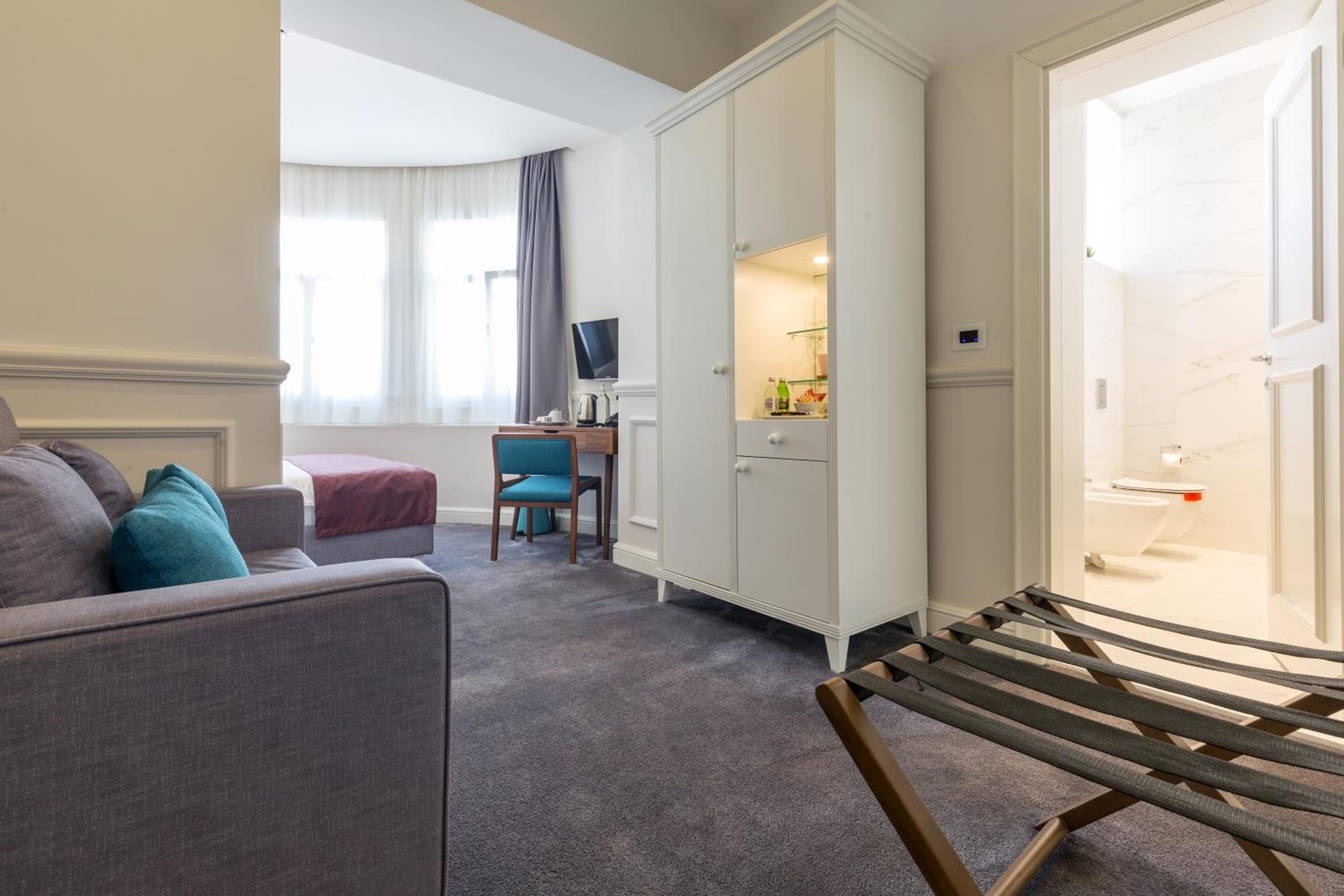 Superior Double Room with Free Parking - Photo 3