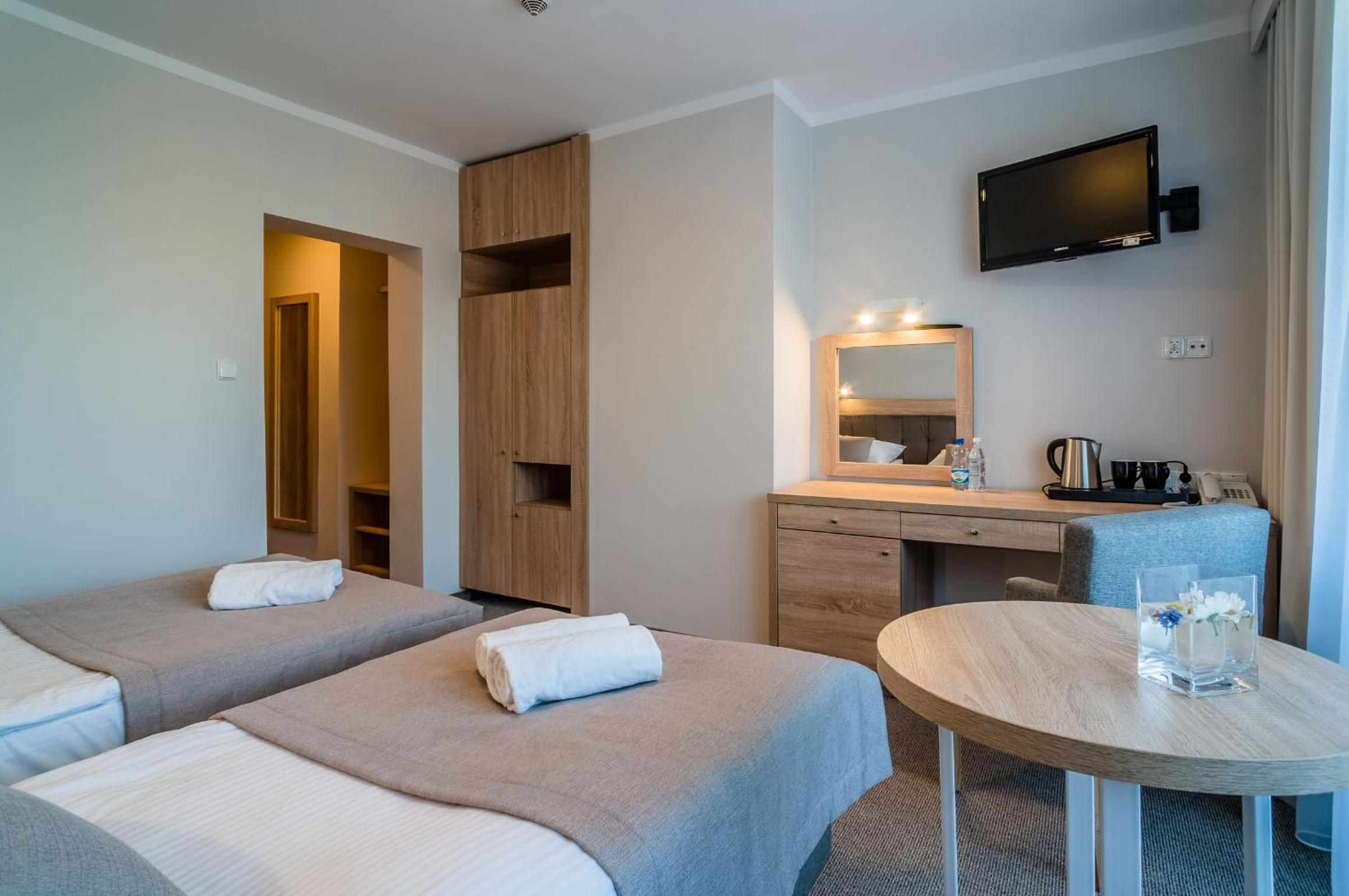 Double Room thumbnail 5