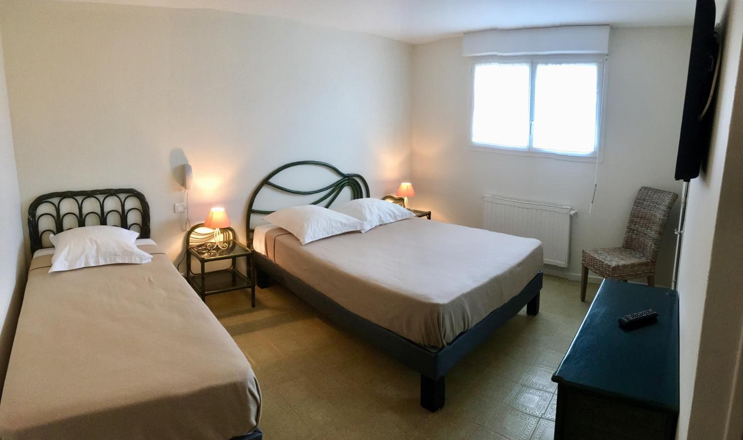 Economy Triple Room between Garden Level and Basement