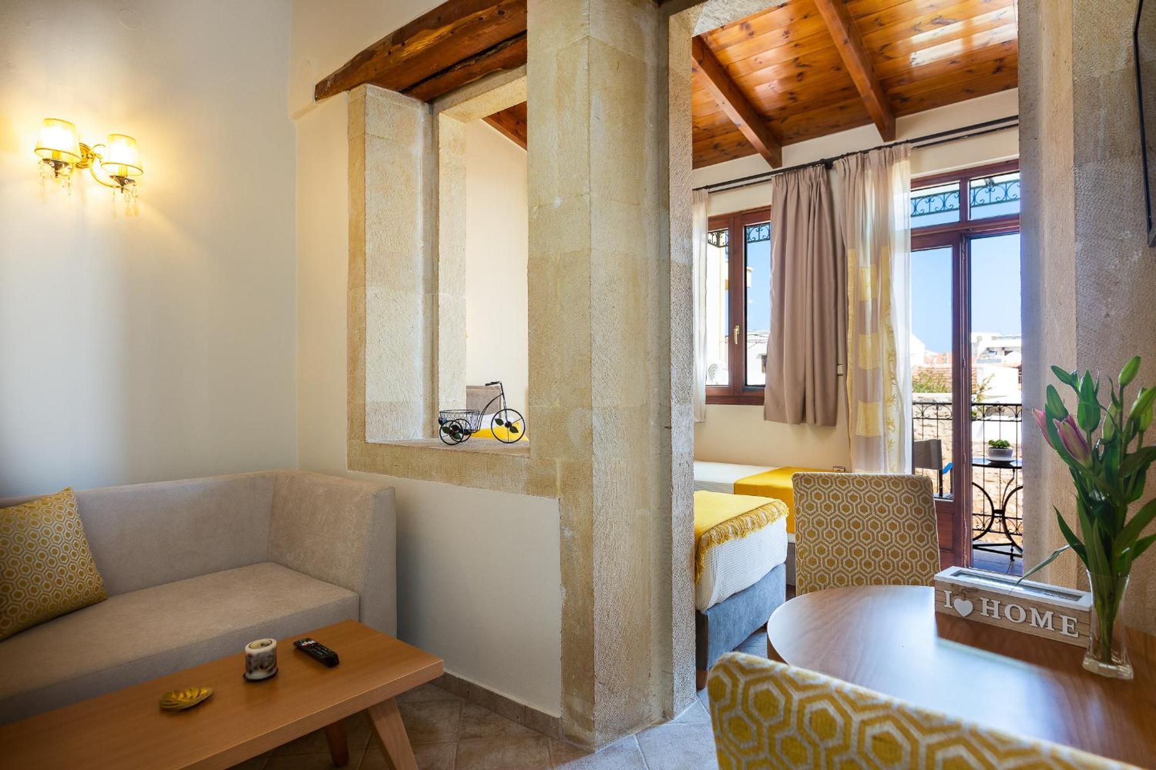 Suite with Balcony and Pool View - Photo 3
