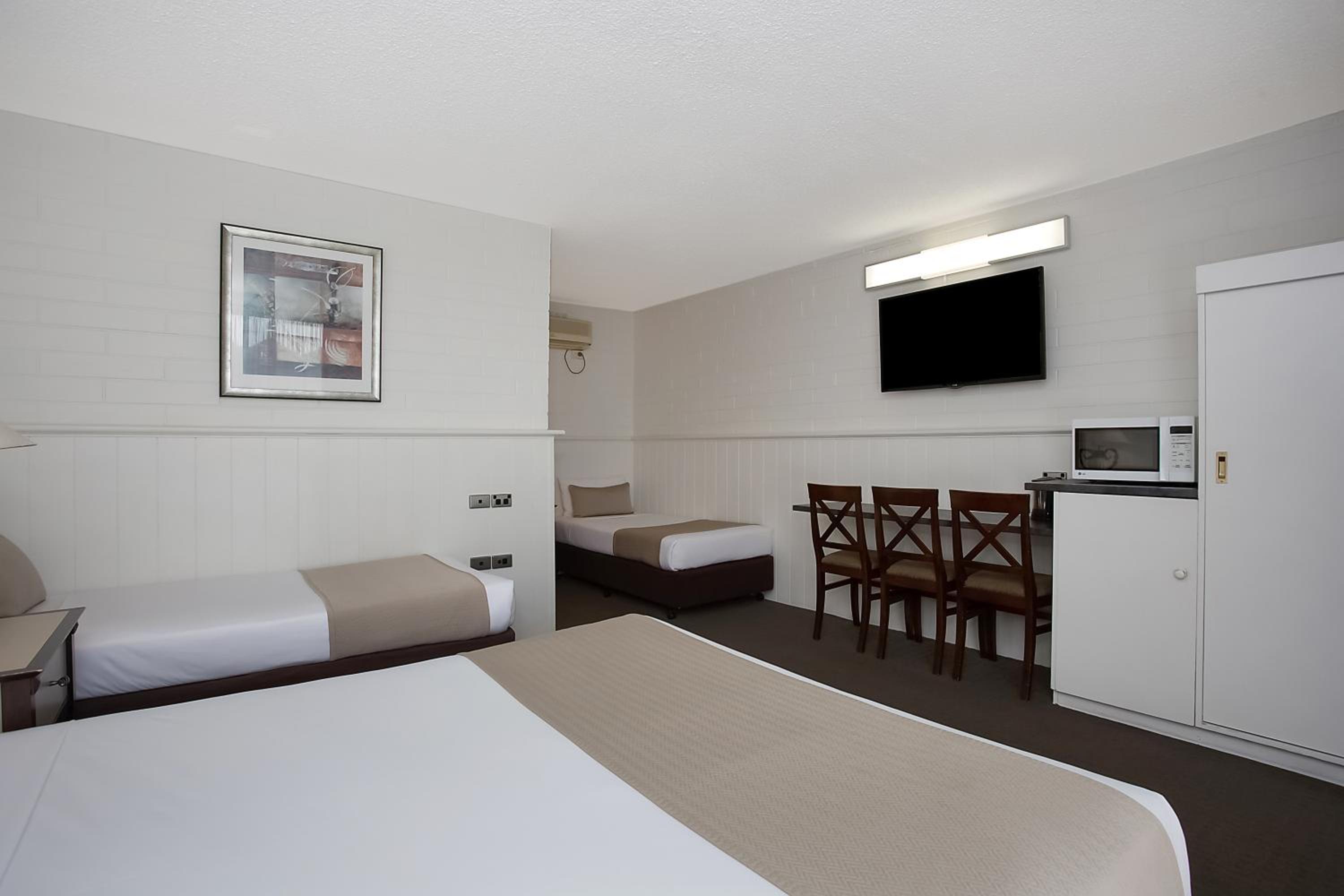 Quadruple Room - Non Smoking - Photo 1